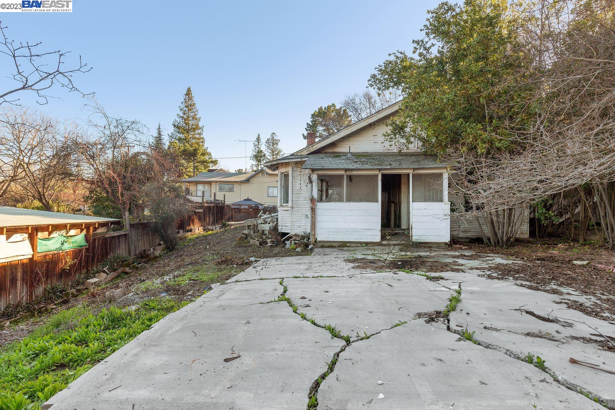 2447 Warren Ln, Walnut Creek, California 94597, 2 Bedrooms Bedrooms, 5 Rooms Rooms,1 BathroomBathrooms,Residential,For Sale,2447 Warren Ln,41018905