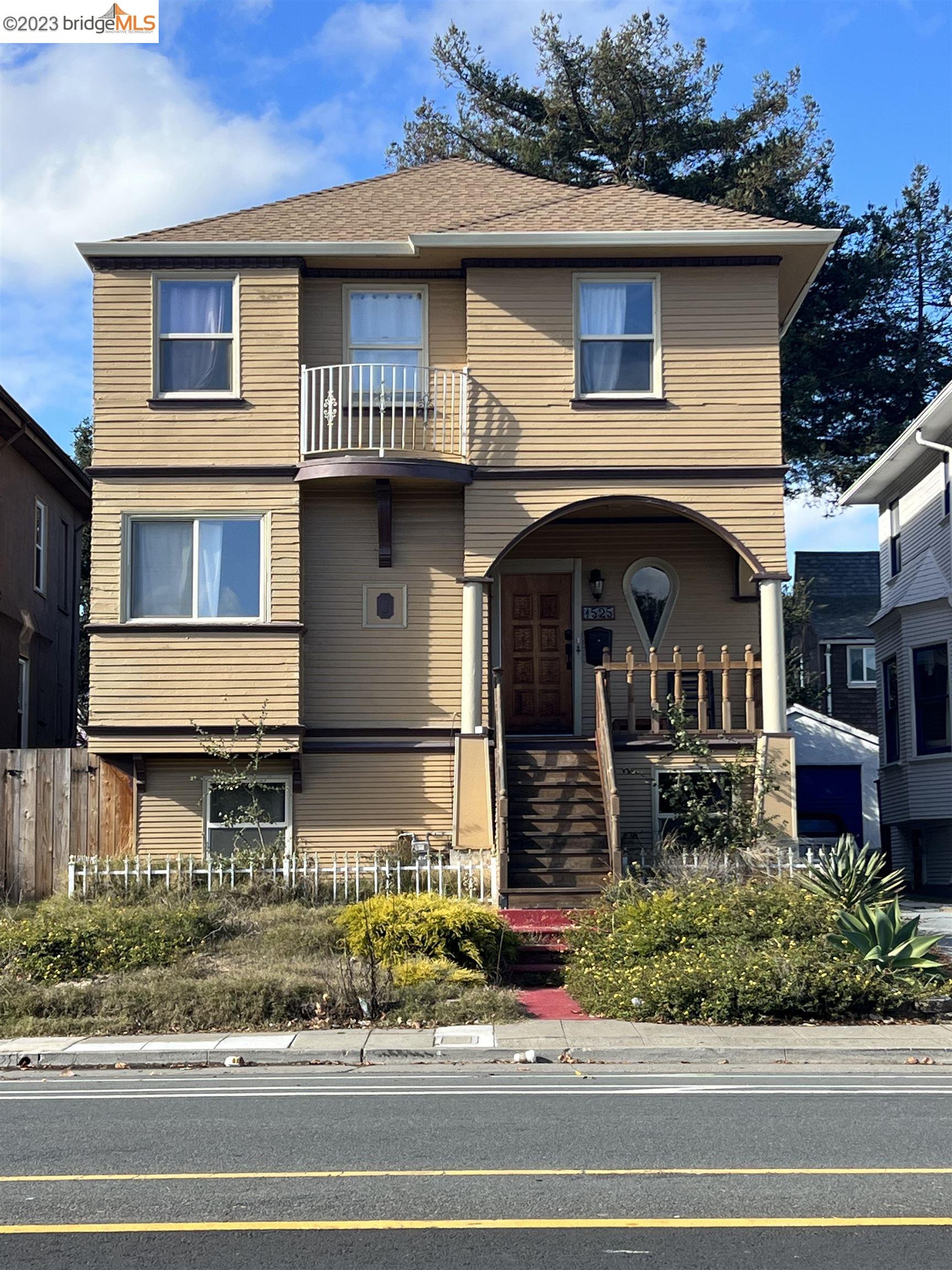 Terrific opportunity to own in Oakland! Previously remodeled from top to bottom with beautiful finishing touches. Conveniently located close to parks, schools, public transportation, restaurants, bars, shopping and freeway access! This is one you won't want to miss! PLEASE DO NOT DISTURB TENANTS