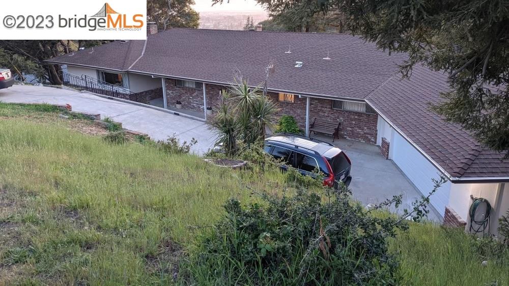 An Oakland Hills ranch property with a large lot Lots of trees on over an acre of land in a secluded settings with beautiful views of the Bay. Very Private and a desirable neighborhood. This 4 bedrooms / 2 bath home has a gorgeous deck and many upgrades.