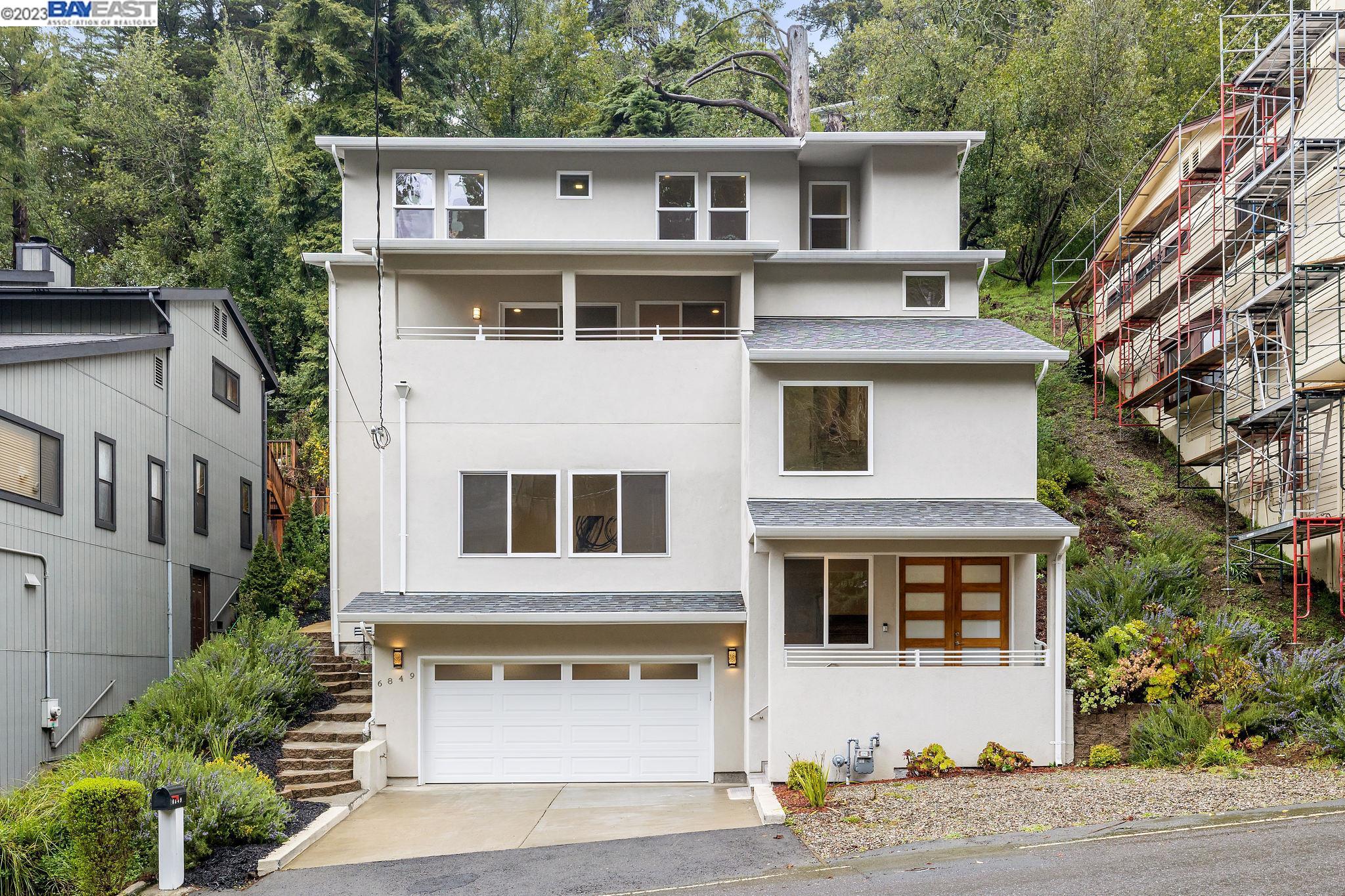 This delightful 3 bed, 2.5 bath, 3,725 square foot home located in the wonderful neighborhood of Montclair is only around 5 minutes drive from shops and highways! This home features a large open kitchen living and dining area suitable for large gatherings. Have your dream kitchen with a large island, spacious pantry and ample storage space. There is also a private balcony off the living area for entertaining. As you come up the stairs from the main entrance there is a large bonus room that can be used as an office, entertainment room, or potential 4th bedroom. Spacious primary bedroom at the top level includes a walk-in closet and en-suite bathroom. Convenient elevator access to kitchen and bedroom levels if you don’t want to climb the stairs!
