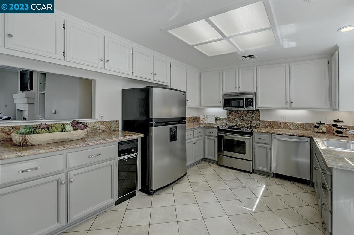 More Details about MLS # 41024634 : 5920 HORSEMANS CANYON DR # 4B