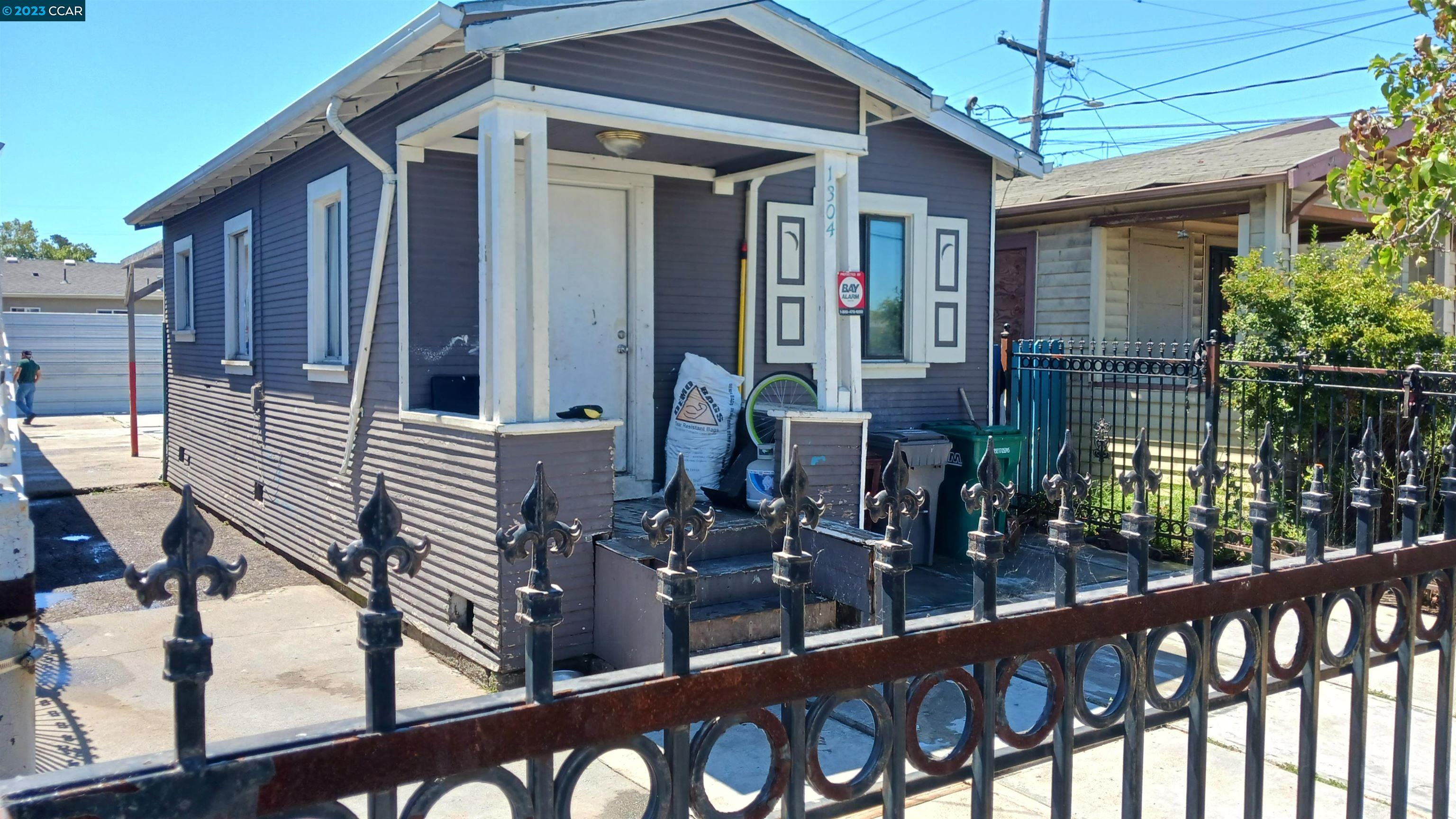 1304 84th Ave, Oakland, CA 94621