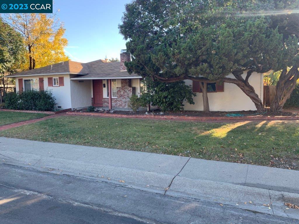 2207 Holbrook