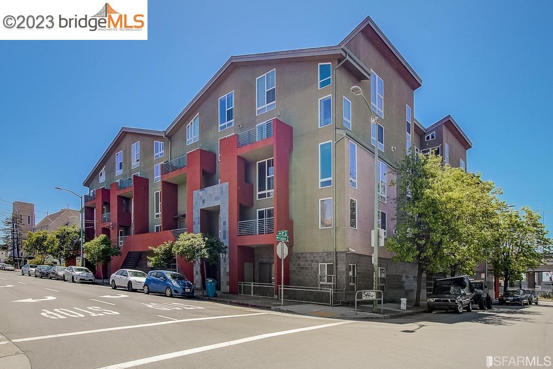 Browse active condo listings in OAKLAND