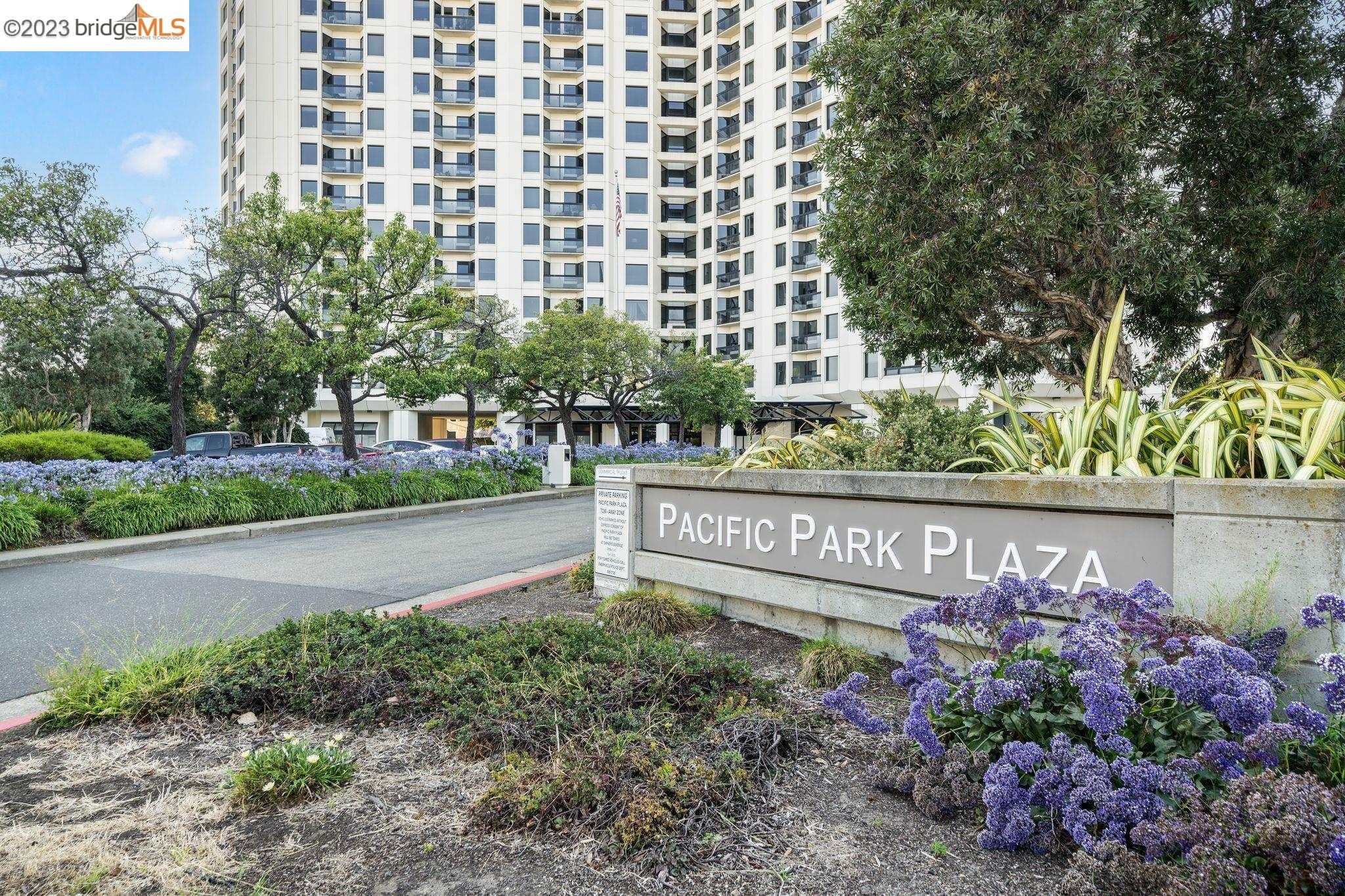 Browse active condo listings in PACIFIC PARK PLAZA
