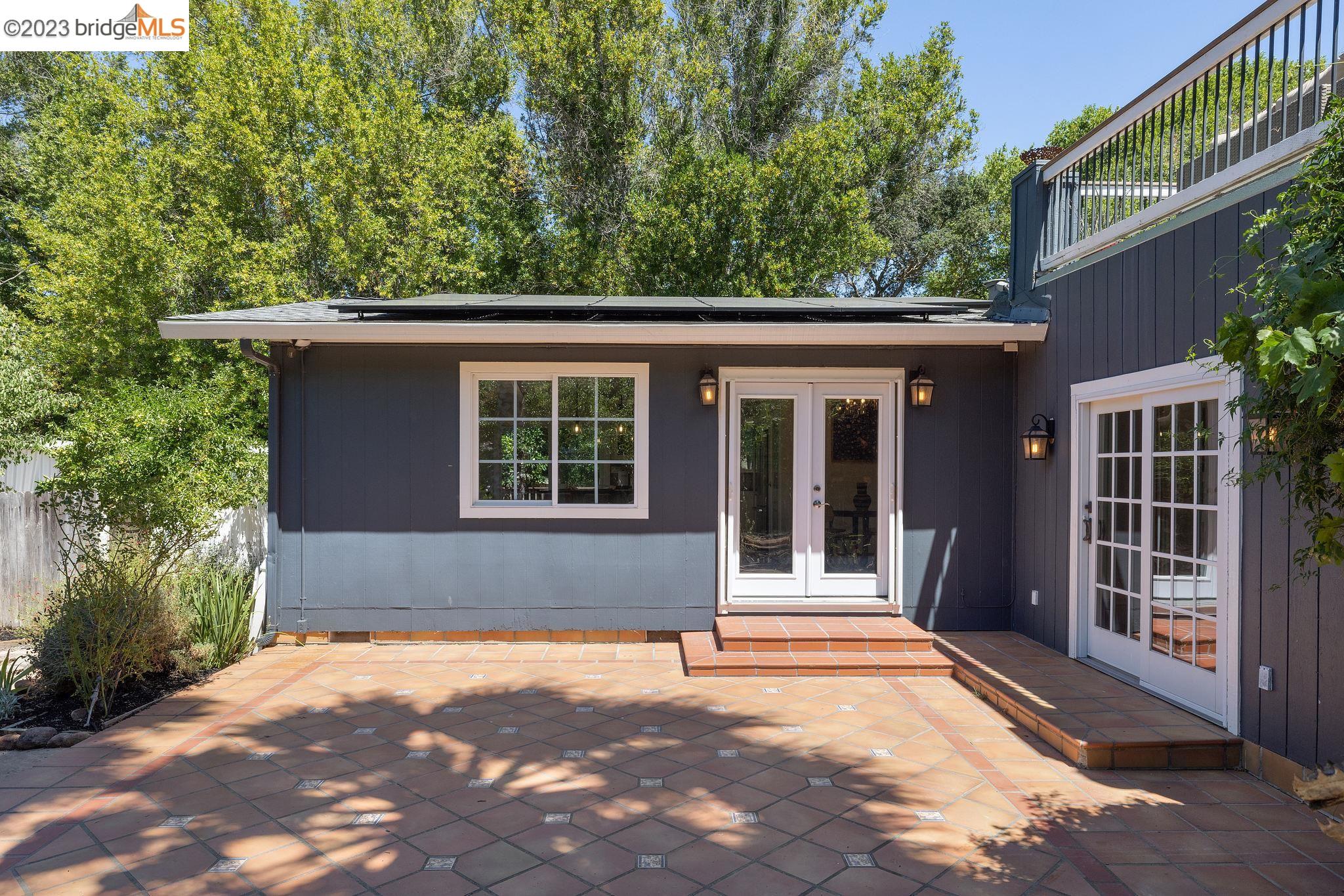 300 Bear Oaks Ln