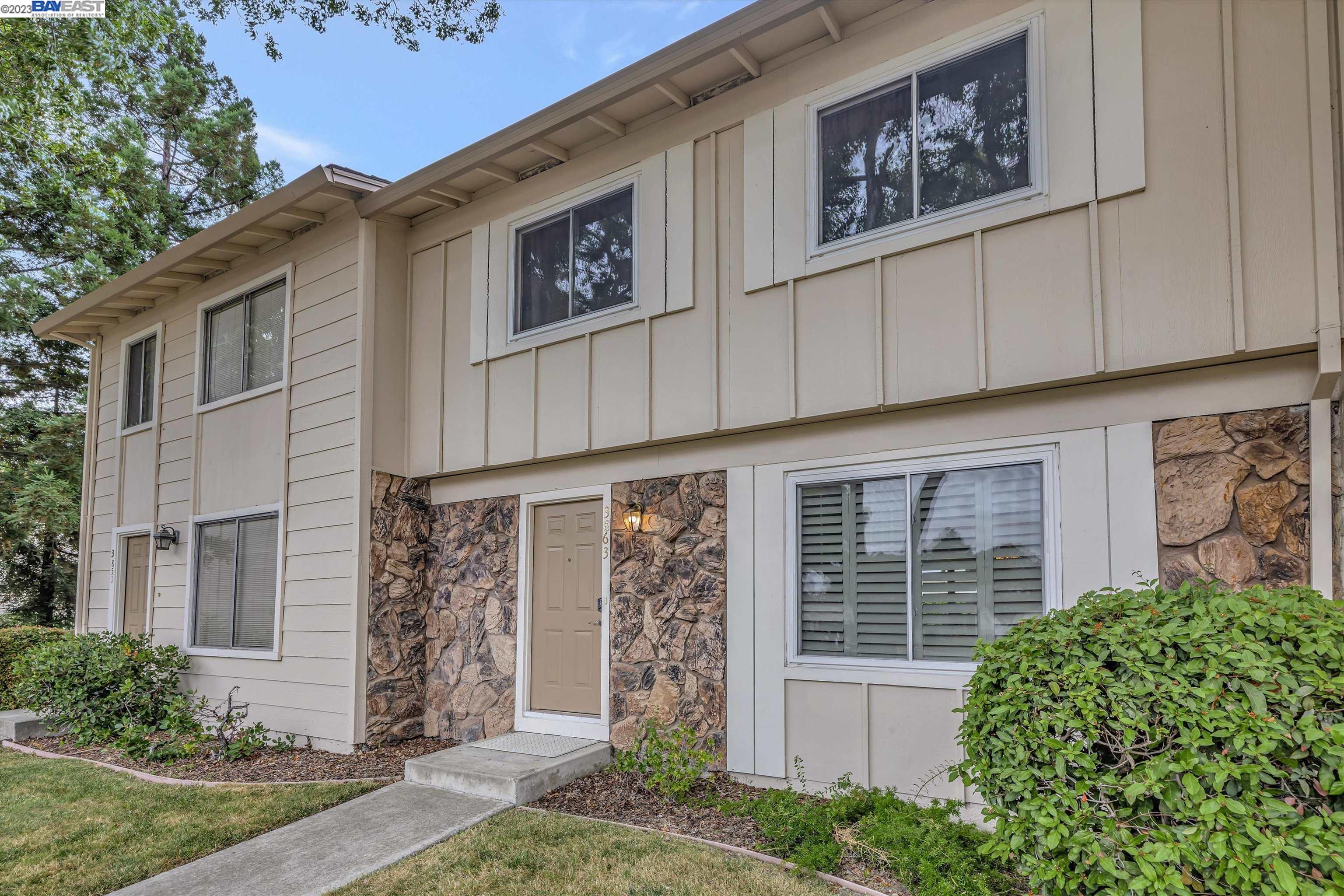 Browse active condo listings in FAIRLANDS