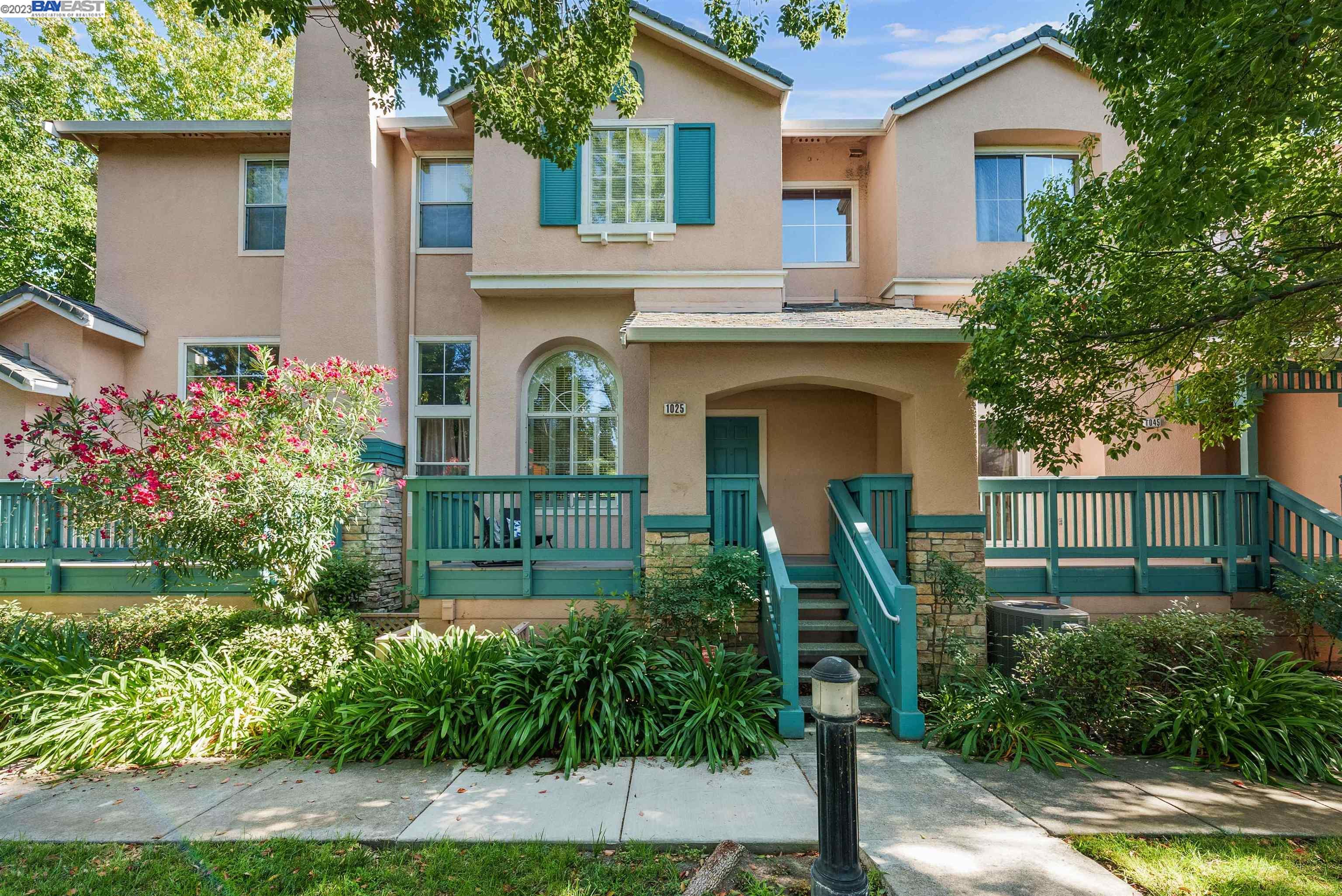 More Details about MLS # 41038503 : 1025 DOLPHIN CMN