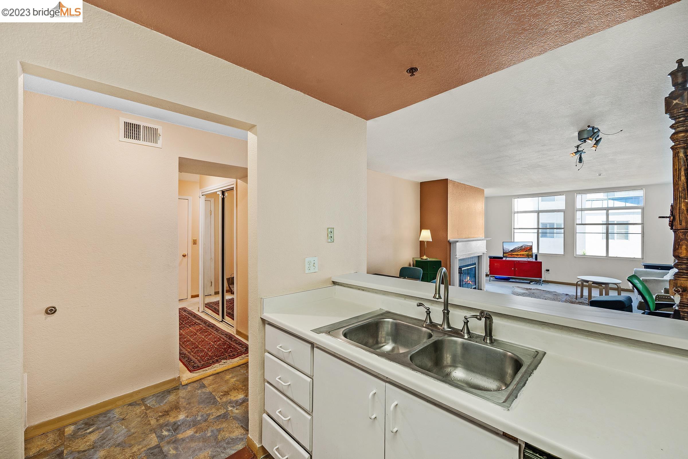 535 Pierce St 1205