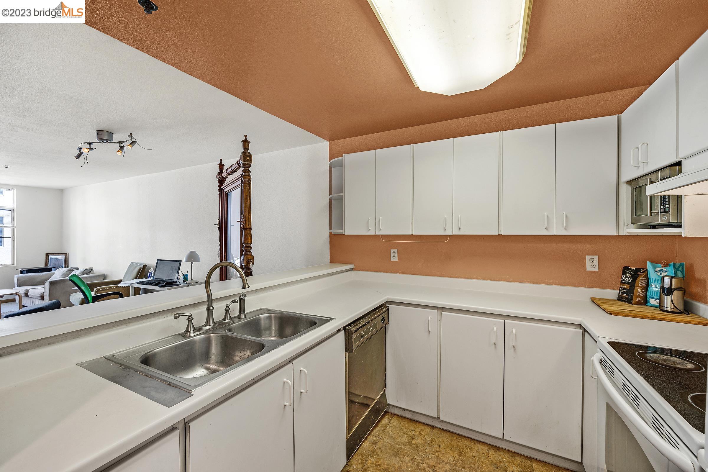 535 Pierce St 1205
