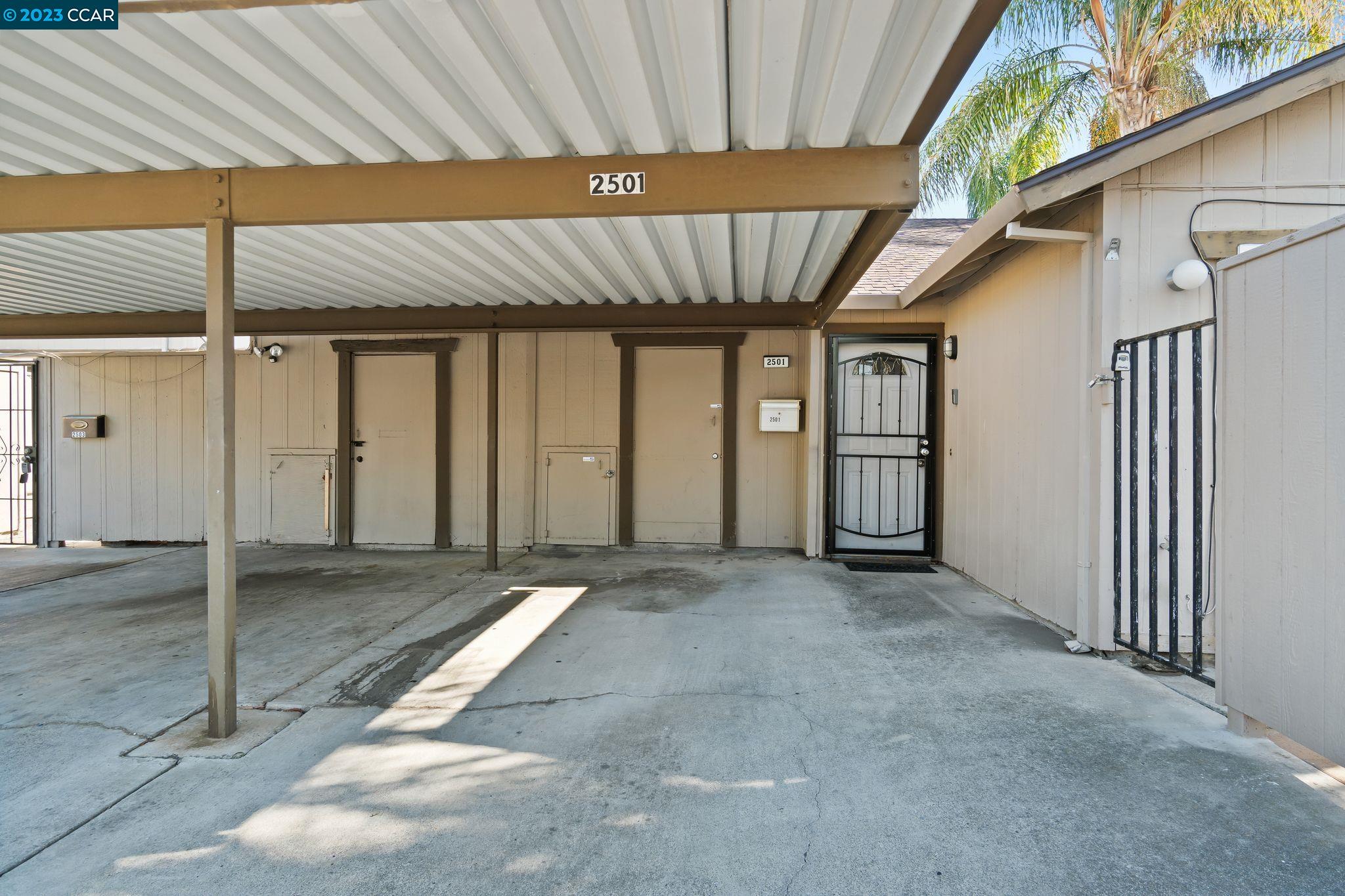 Browse active condo listings in GENTRY COURTS
