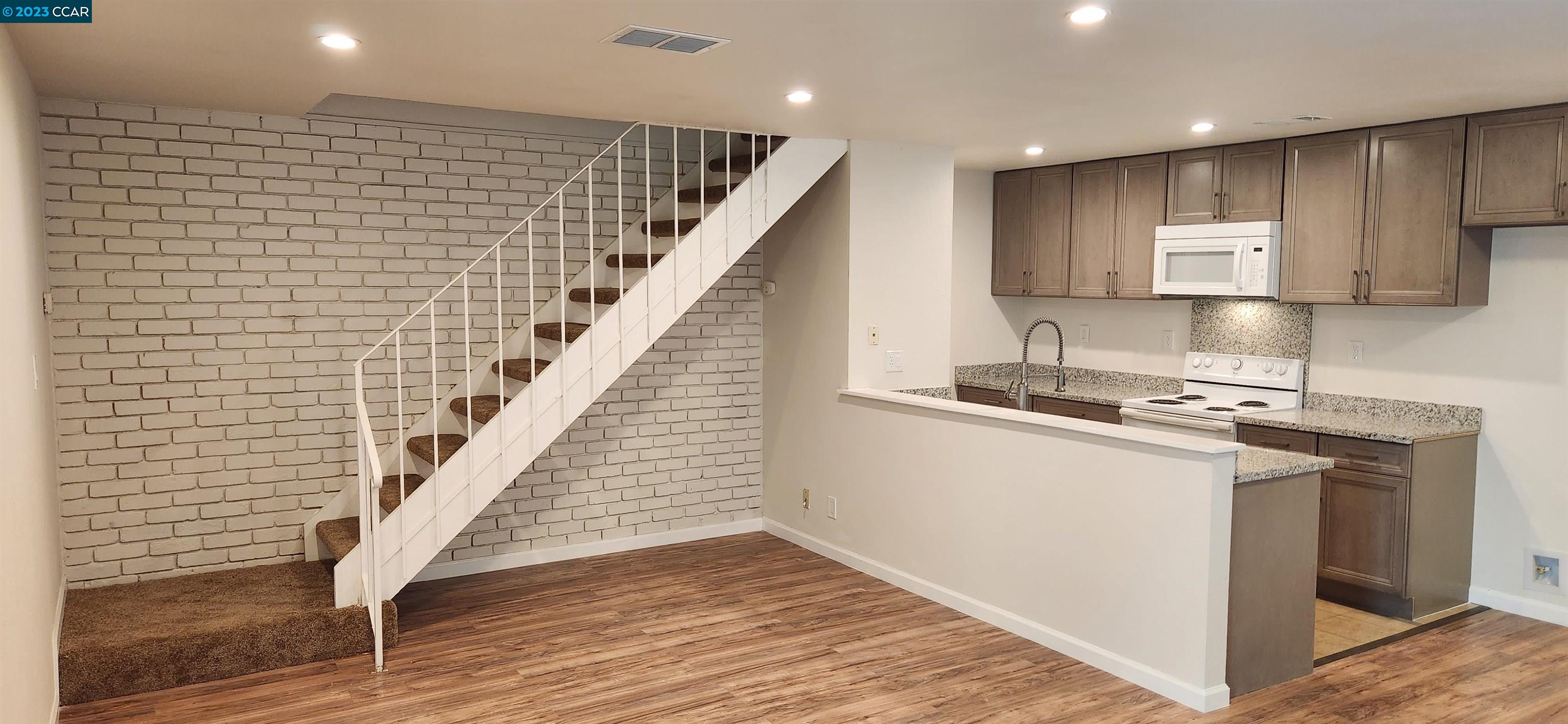 Browse active condo listings in CONTRA LOMA