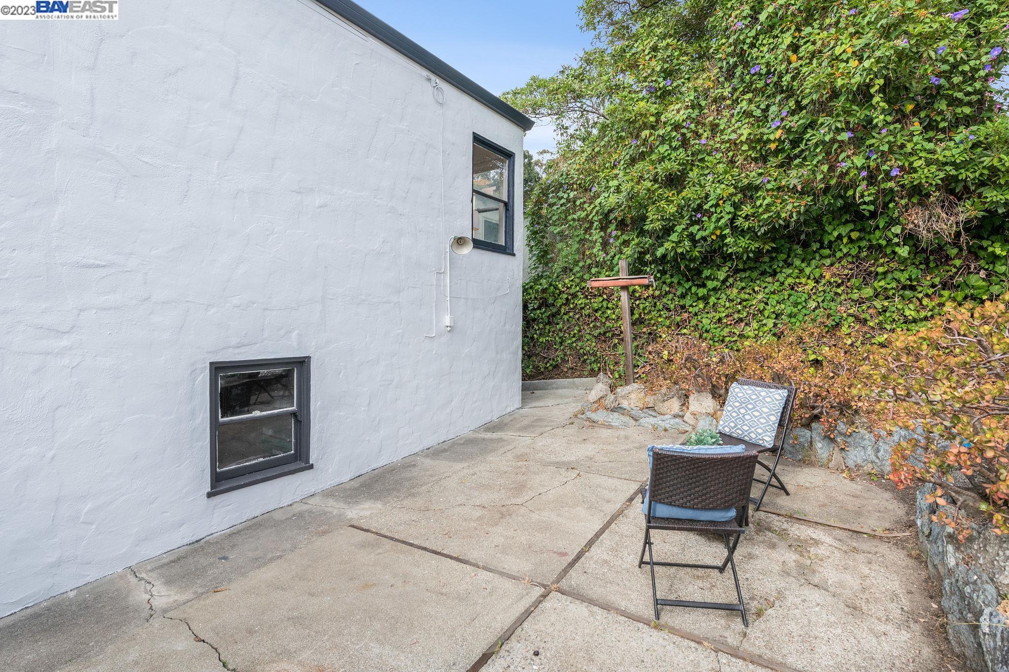 3600 Lundholm Ave, Oakland, California 94605, 2 Bedrooms Bedrooms, 5 Rooms Rooms,1 BathroomBathrooms,Residential,For Sale,3600 Lundholm Ave,41041980