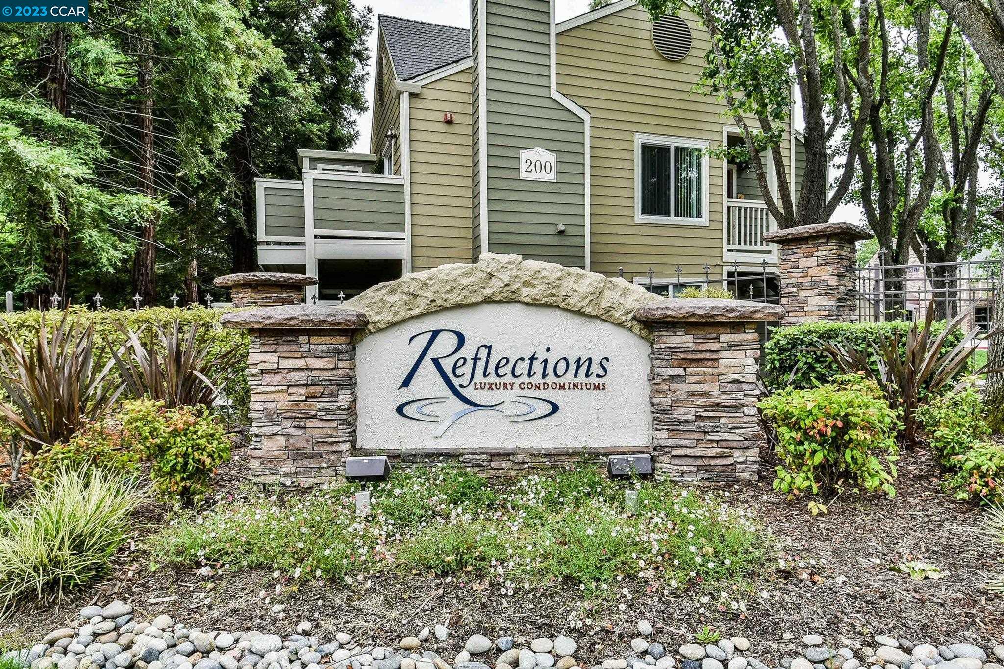 More Details about MLS # 41043459 : 140 REFLECTIONS DR # 12