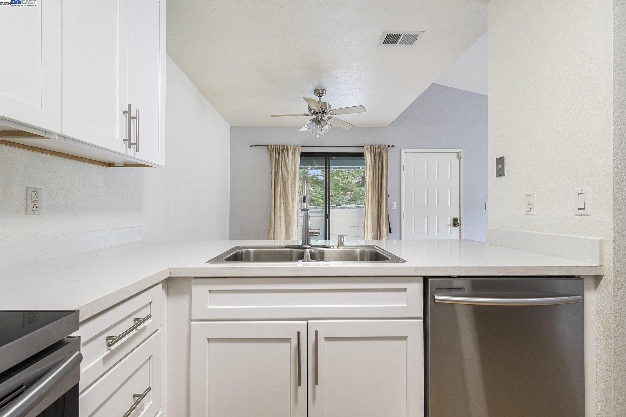 Detail Gallery Image 10 of 27 For 34746 Fairchild Common, Fremont,  CA 94555 - 2 Beds | 2 Baths