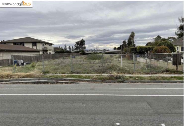 CALLING ALL NEW HOME BUILDERS AND INVESTORS!!! Opportunity to build "new Home Complex" in the heart of Fremont city.  Vacant lot with approved City Plans to build 5-unit condo and storefront property.  Lot is 22,891 Sq. Ft. with Electrical, Water and Sewage already on site.  Located on Fremont Blvd.