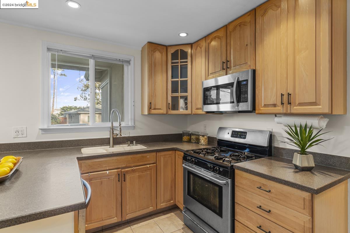 Detail Gallery Image 21 of 56 For 621 Larchmont Dr, Daly City,  CA 94015-3637 - 3 Beds | 2 Baths