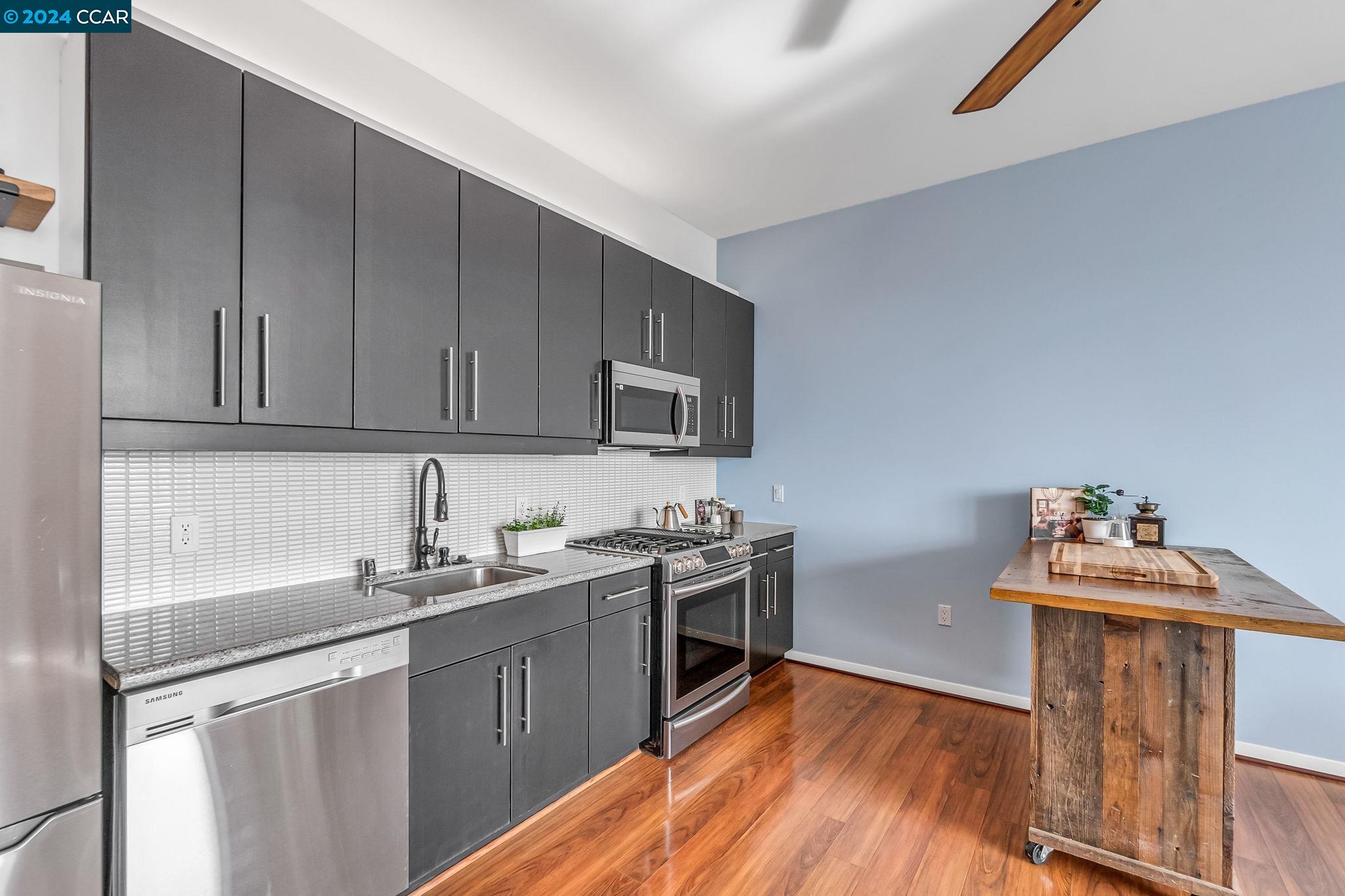 Detail Gallery Image 7 of 22 For 3801 San Pablo Ave #305,  Emeryville,  CA 94608 - 1 Beds | 1 Baths