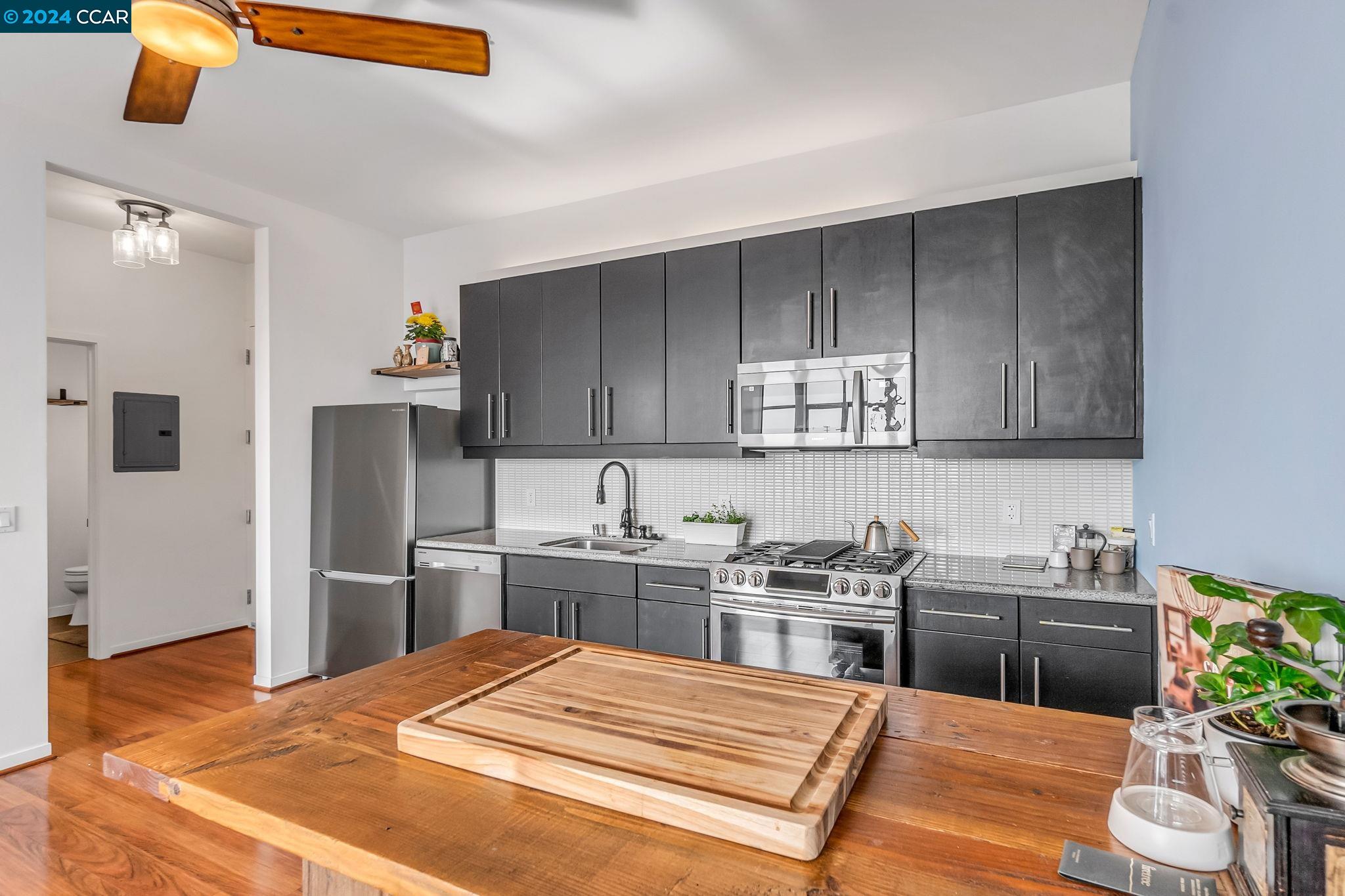 Detail Gallery Image 9 of 22 For 3801 San Pablo Ave #305,  Emeryville,  CA 94608 - 1 Beds | 1 Baths