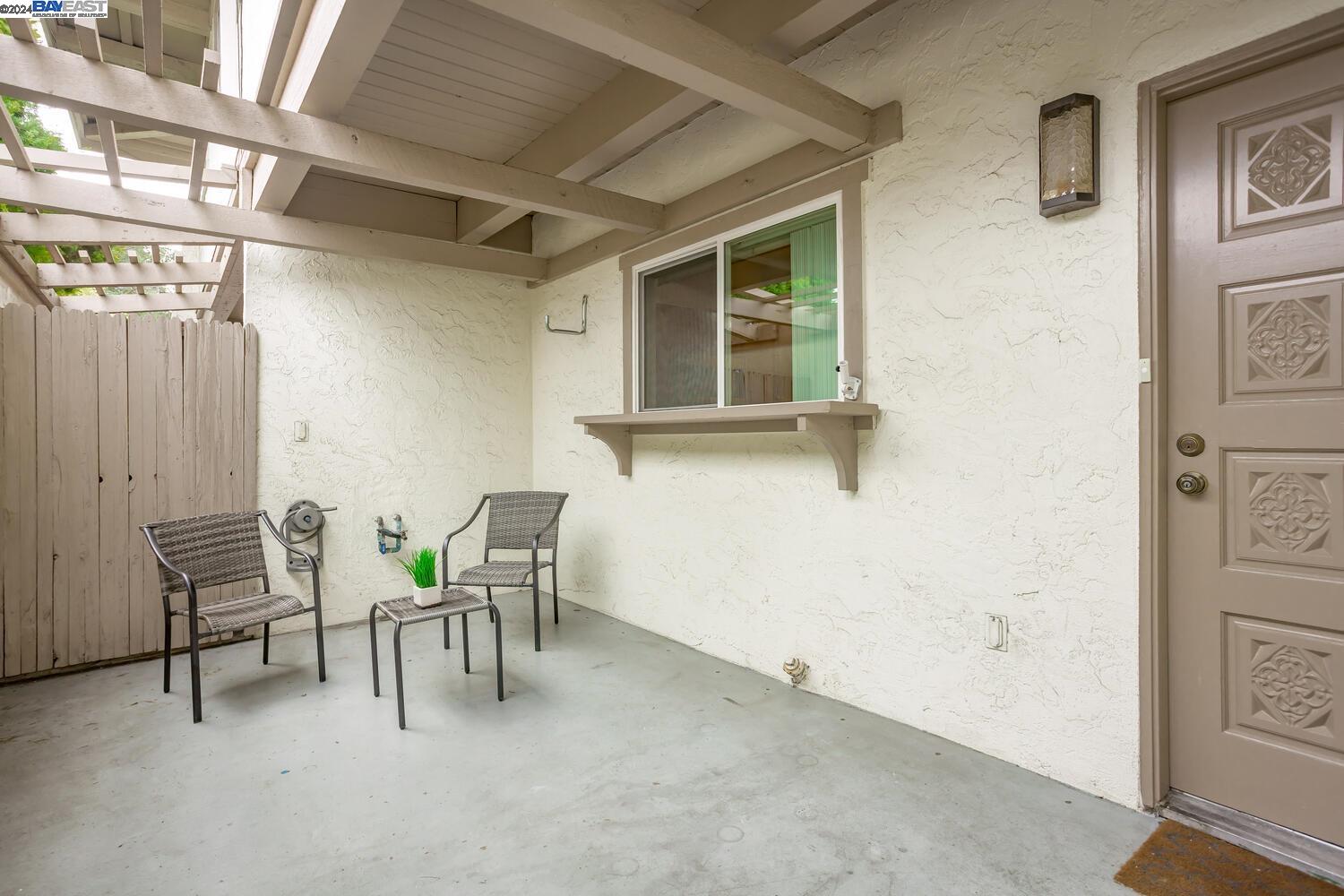 Detail Gallery Image 3 of 30 For 10447 Mary Avenue, Cupertino,  CA 95014-1348 - 3 Beds | 2 Baths