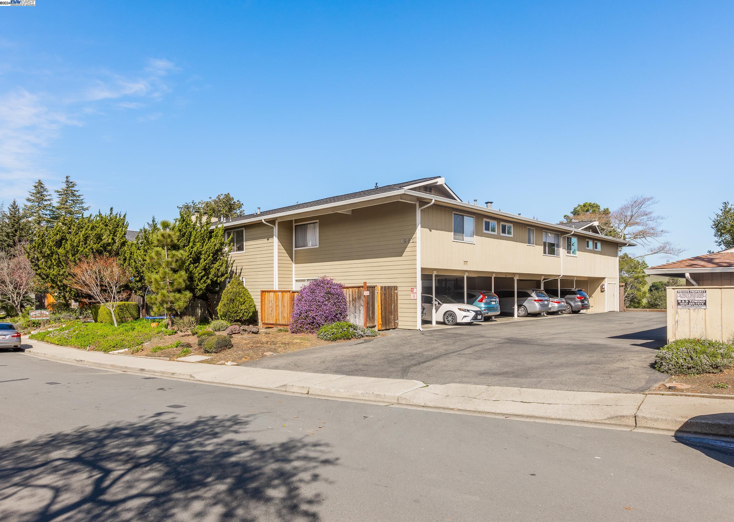 Detail Gallery Image 1 of 23 For 1965 Ascot Dr #6,  Moraga,  CA 94556 - 3 Beds | 2 Baths
