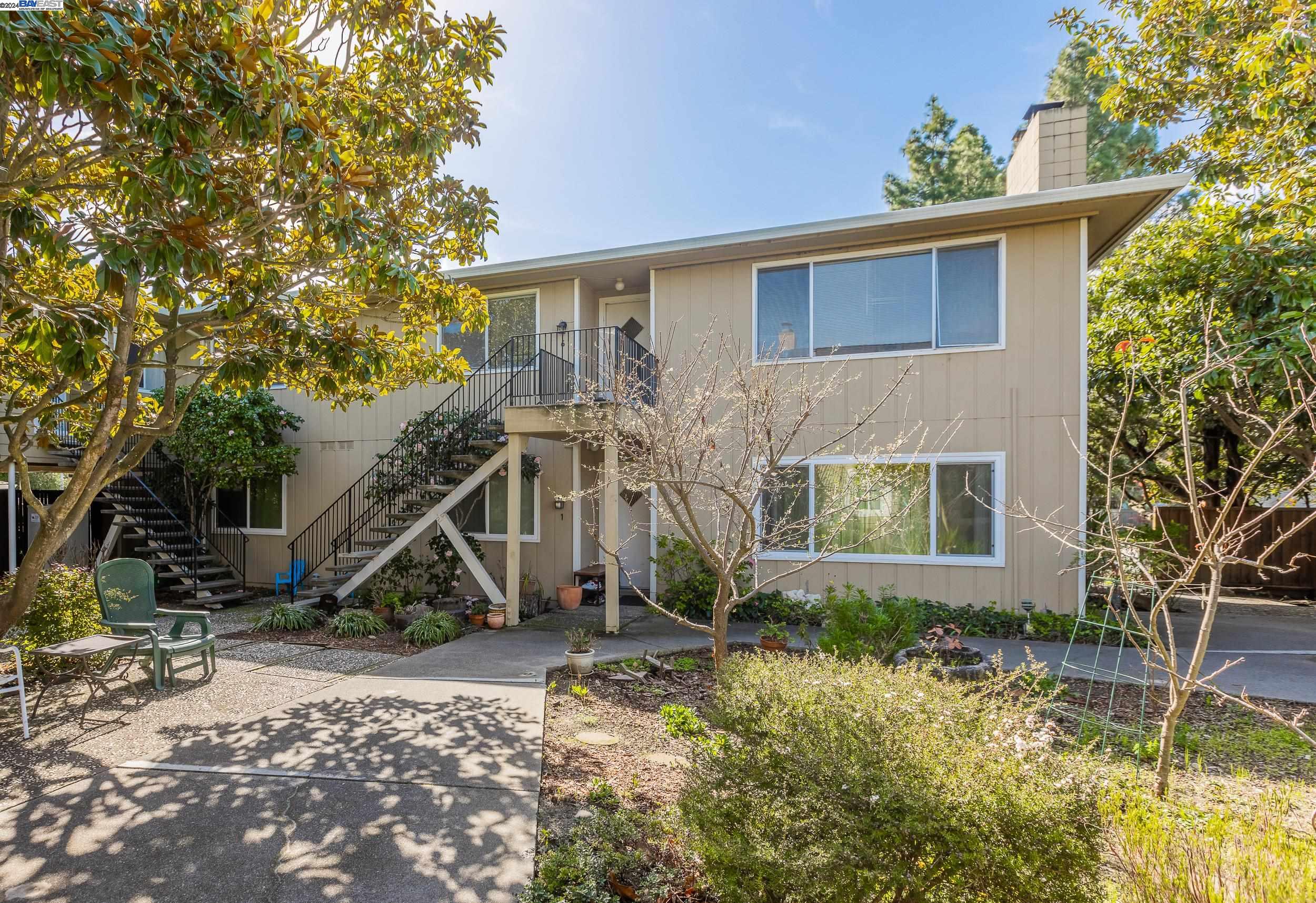 Detail Gallery Image 5 of 23 For 1965 Ascot Dr #6,  Moraga,  CA 94556 - 3 Beds | 2 Baths