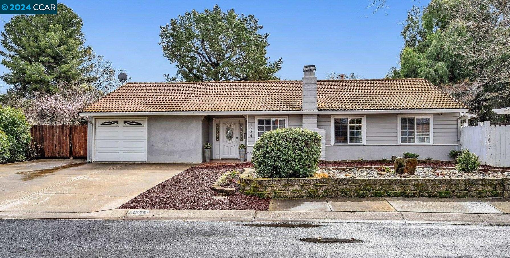 Photo of 1586 Placer Dr, Concord, CA 94521