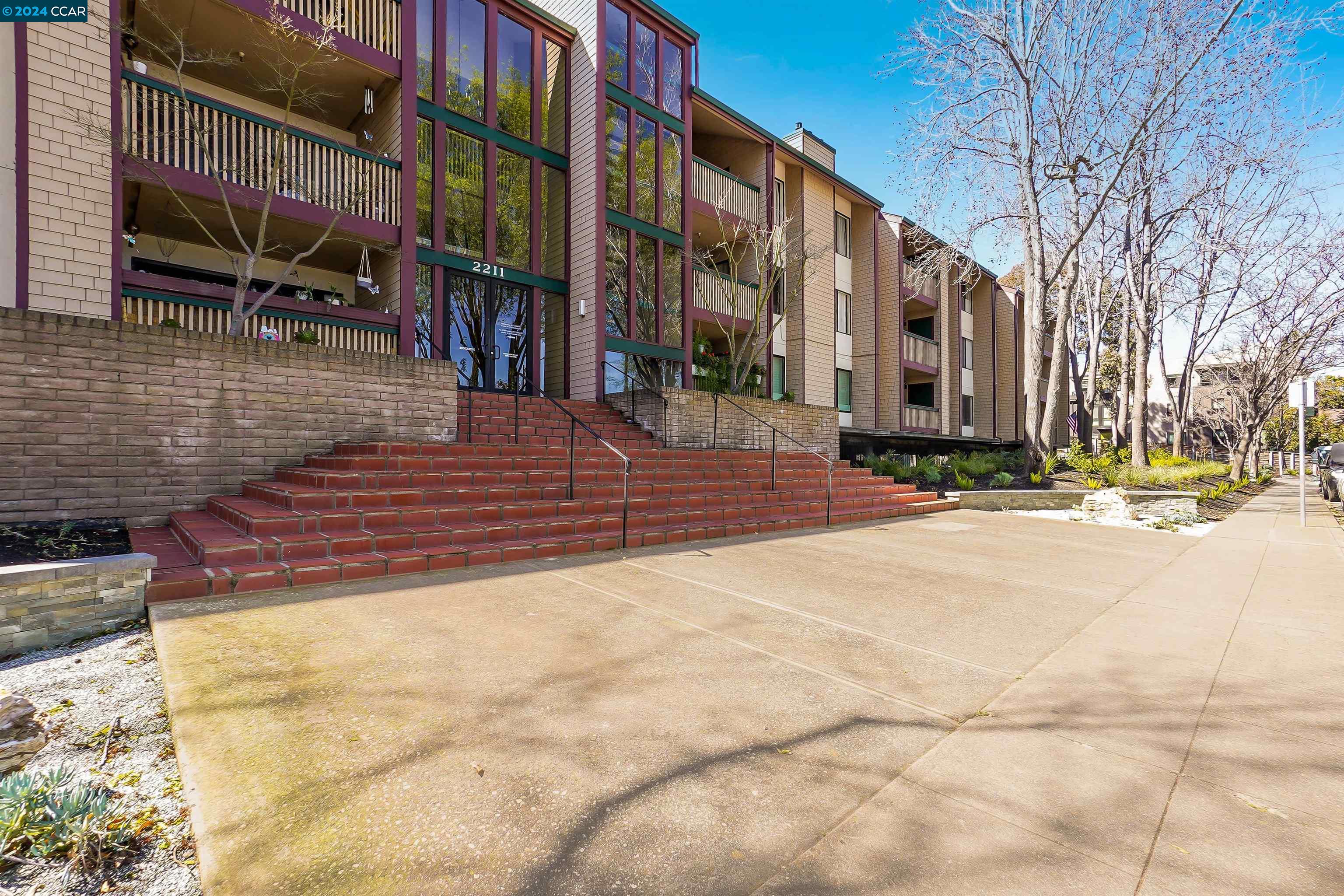 Detail Gallery Image 1 of 34 For 2211 Latham St #124,  Mountain View,  CA 94040 - 2 Beds | 2 Baths
