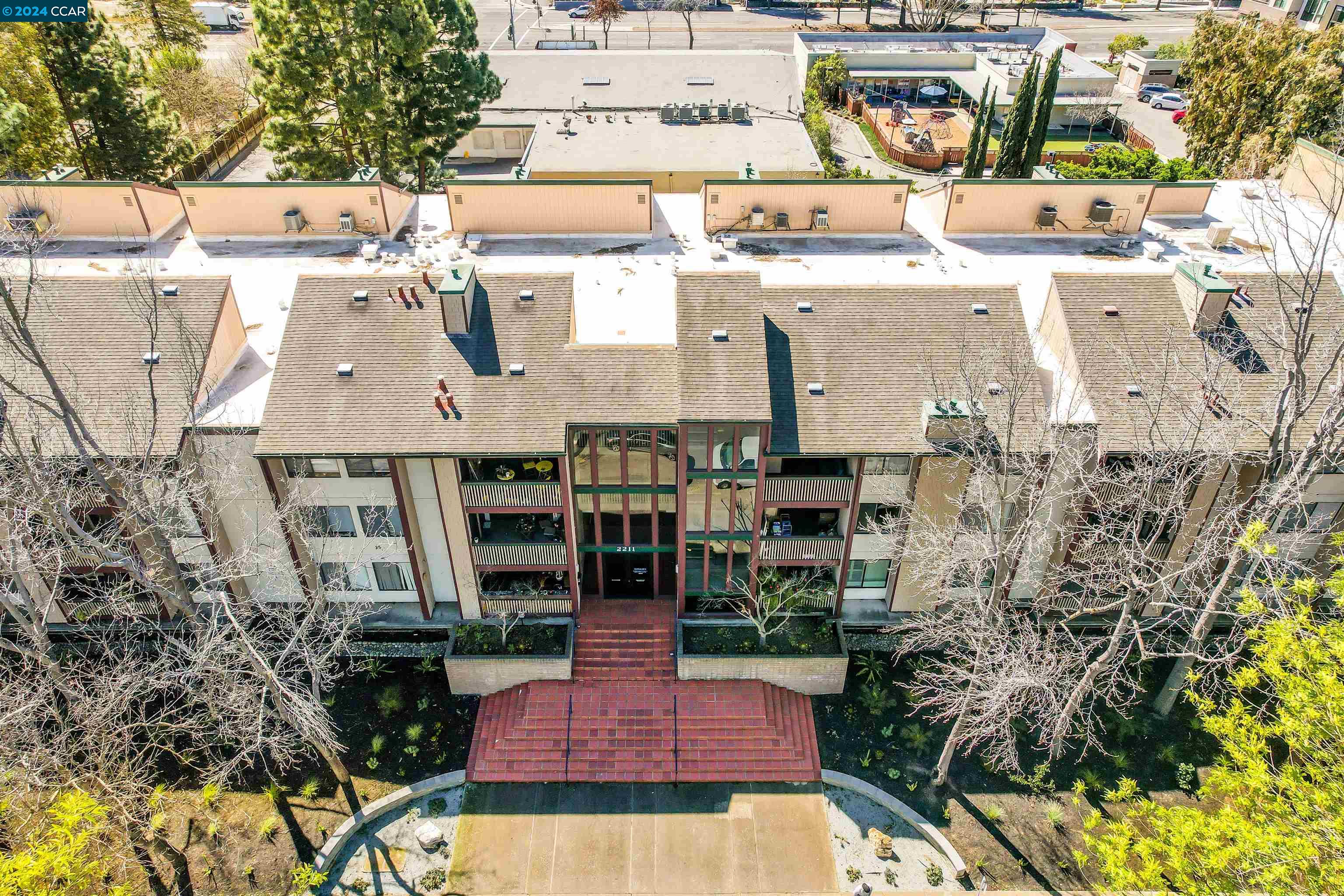 Detail Gallery Image 2 of 34 For 2211 Latham St #124,  Mountain View,  CA 94040 - 2 Beds | 2 Baths