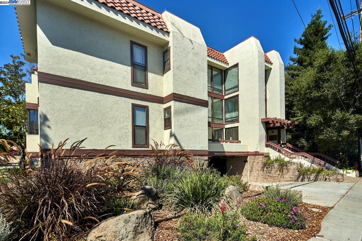 Detail Gallery Image 18 of 19 For 496 W Charleston Rd #202,  Palo Alto,  CA 94306 - 3 Beds | 2 Baths