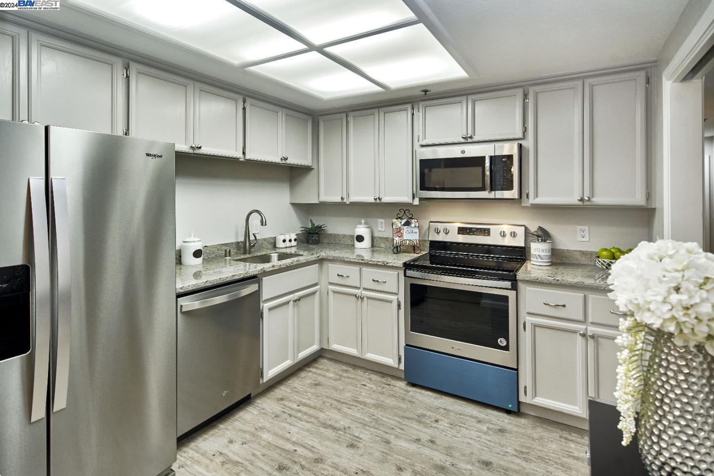 Detail Gallery Image 5 of 19 For 496 W Charleston Rd #202,  Palo Alto,  CA 94306 - 3 Beds | 2 Baths
