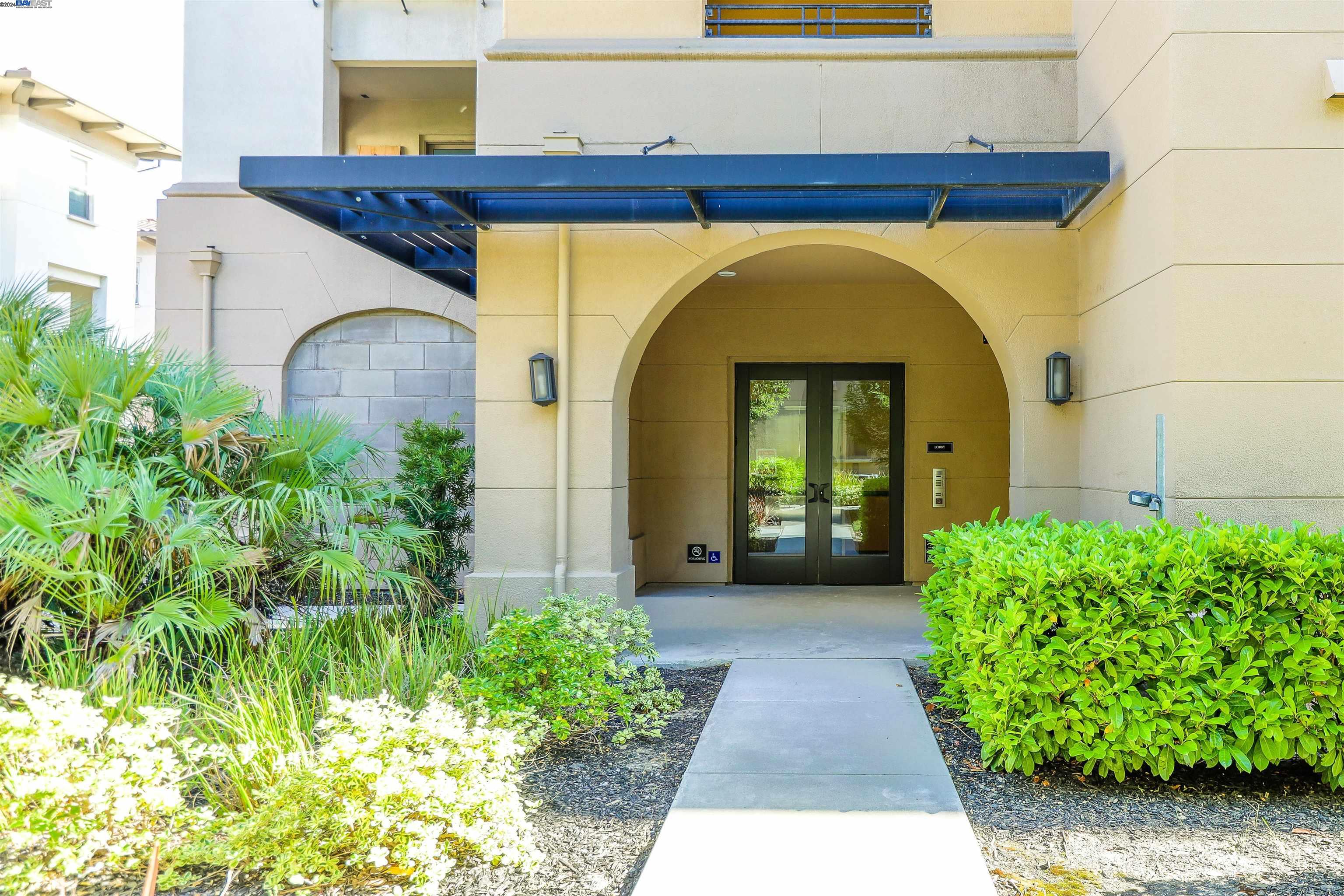 Detail Gallery Image 1 of 36 For 1053 Dewberry Pl #301,  San Jose,  CA 95131 - 2 Beds | 2/1 Baths