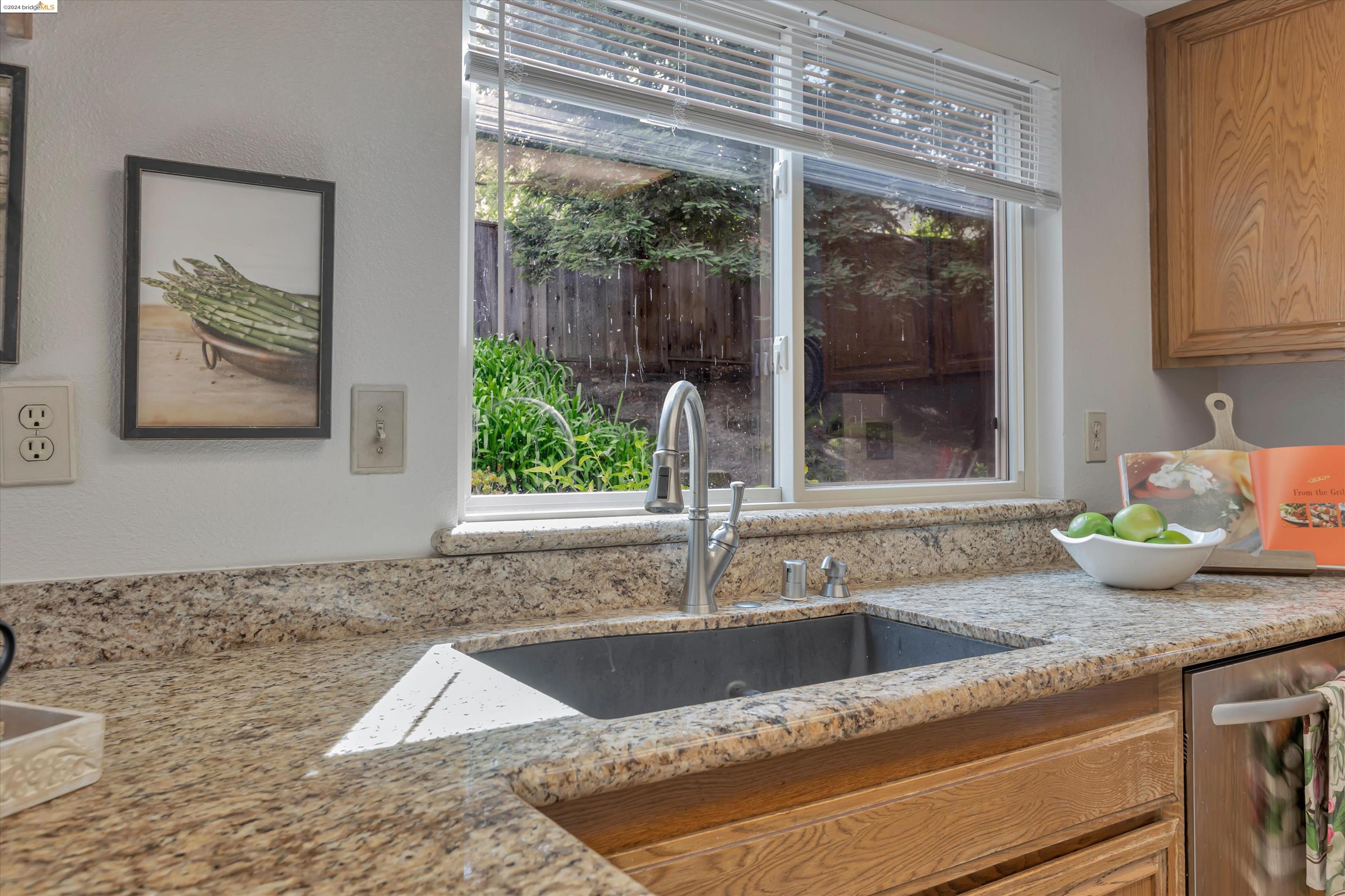 Detail Gallery Image 32 of 37 For 1044 Village Oaks Drive, Martinez,  CA 94553 - 4 Beds | 2/1 Baths