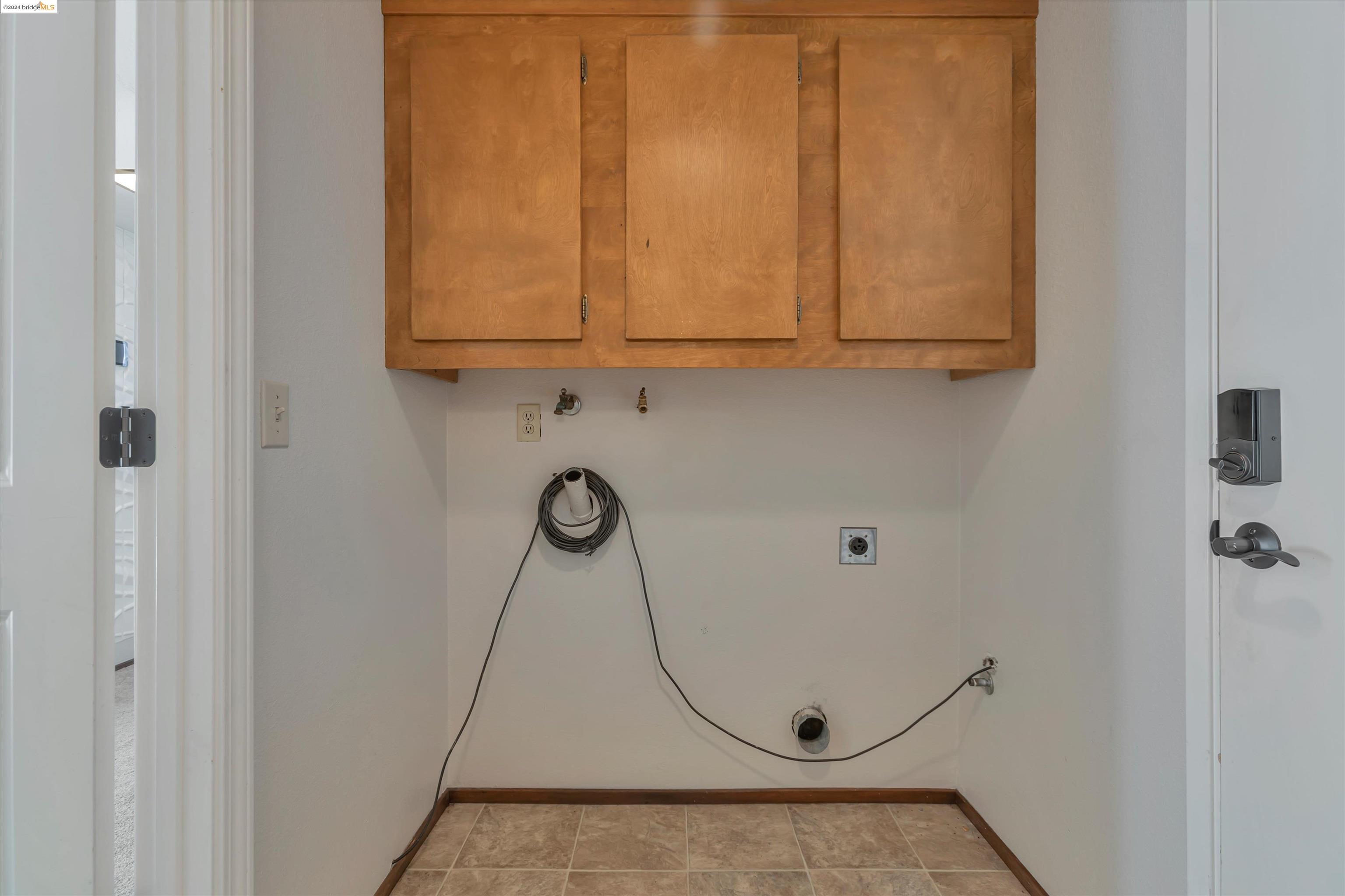 Detail Gallery Image 33 of 37 For 1044 Village Oaks Drive, Martinez,  CA 94553 - 4 Beds | 2/1 Baths