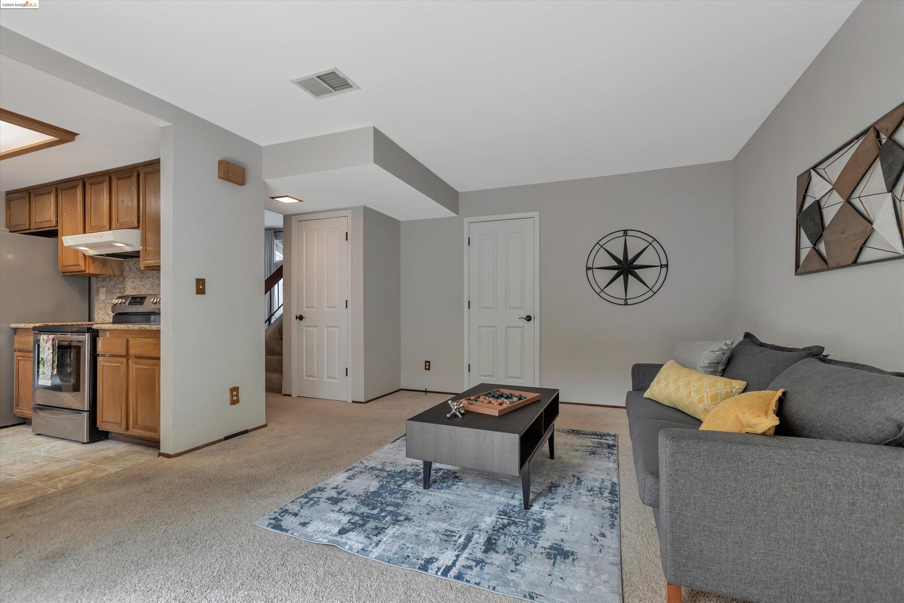 Detail Gallery Image 9 of 37 For 1044 Village Oaks Drive, Martinez,  CA 94553 - 4 Beds | 2/1 Baths
