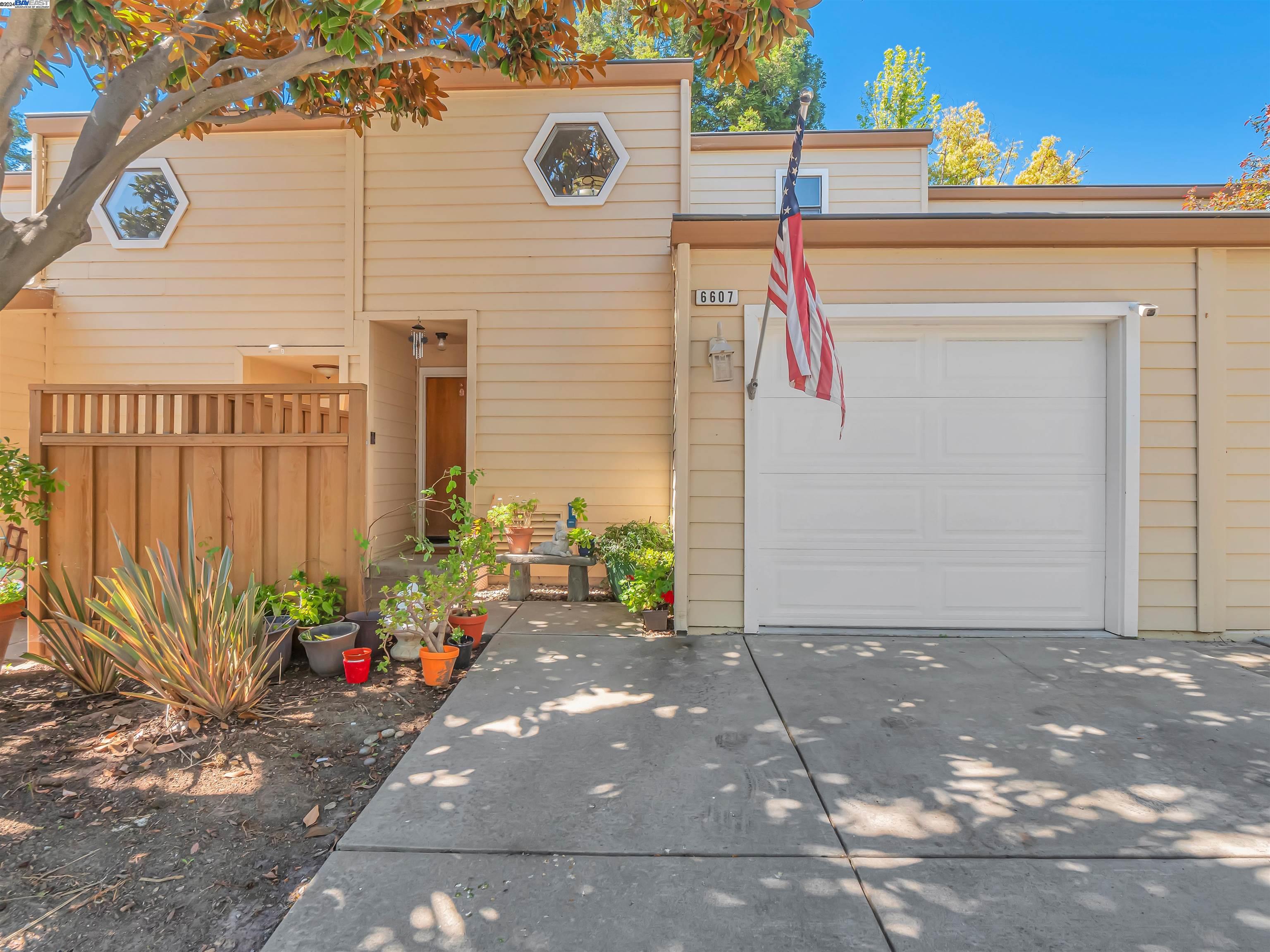 Detail Gallery Image 3 of 60 For 6607 Pioneer Ln #5,  Dublin,  CA 94568 - 2 Beds | 2/1 Baths