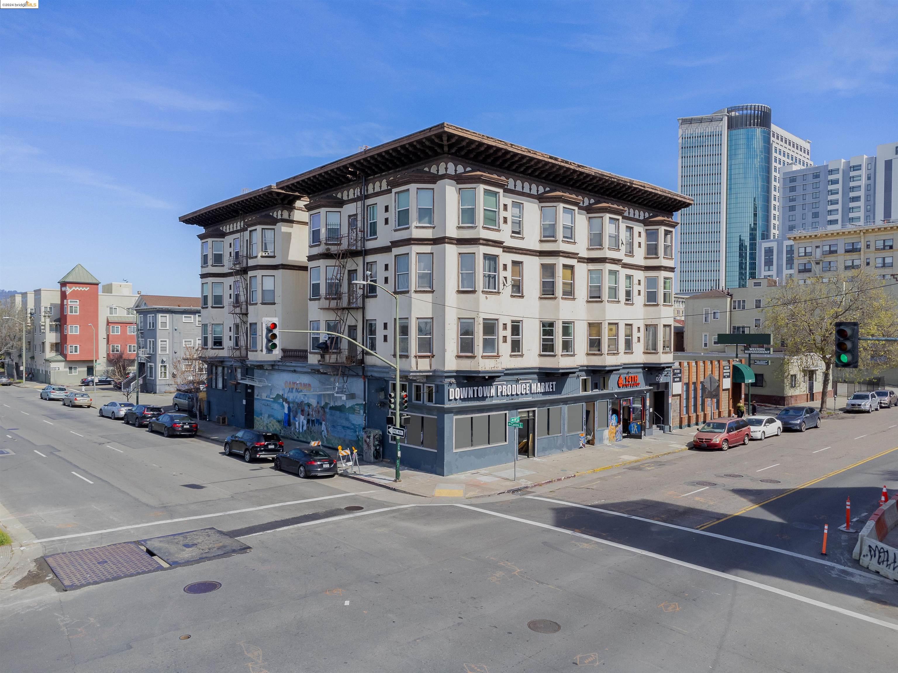 Browse active condo listings in OAKLAND