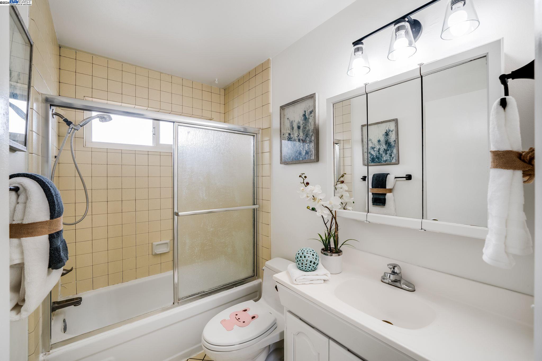 Detail Gallery Image 11 of 18 For 4152 Redstone Ter, Fremont,  CA 94555 - 2 Beds | 1/1 Baths