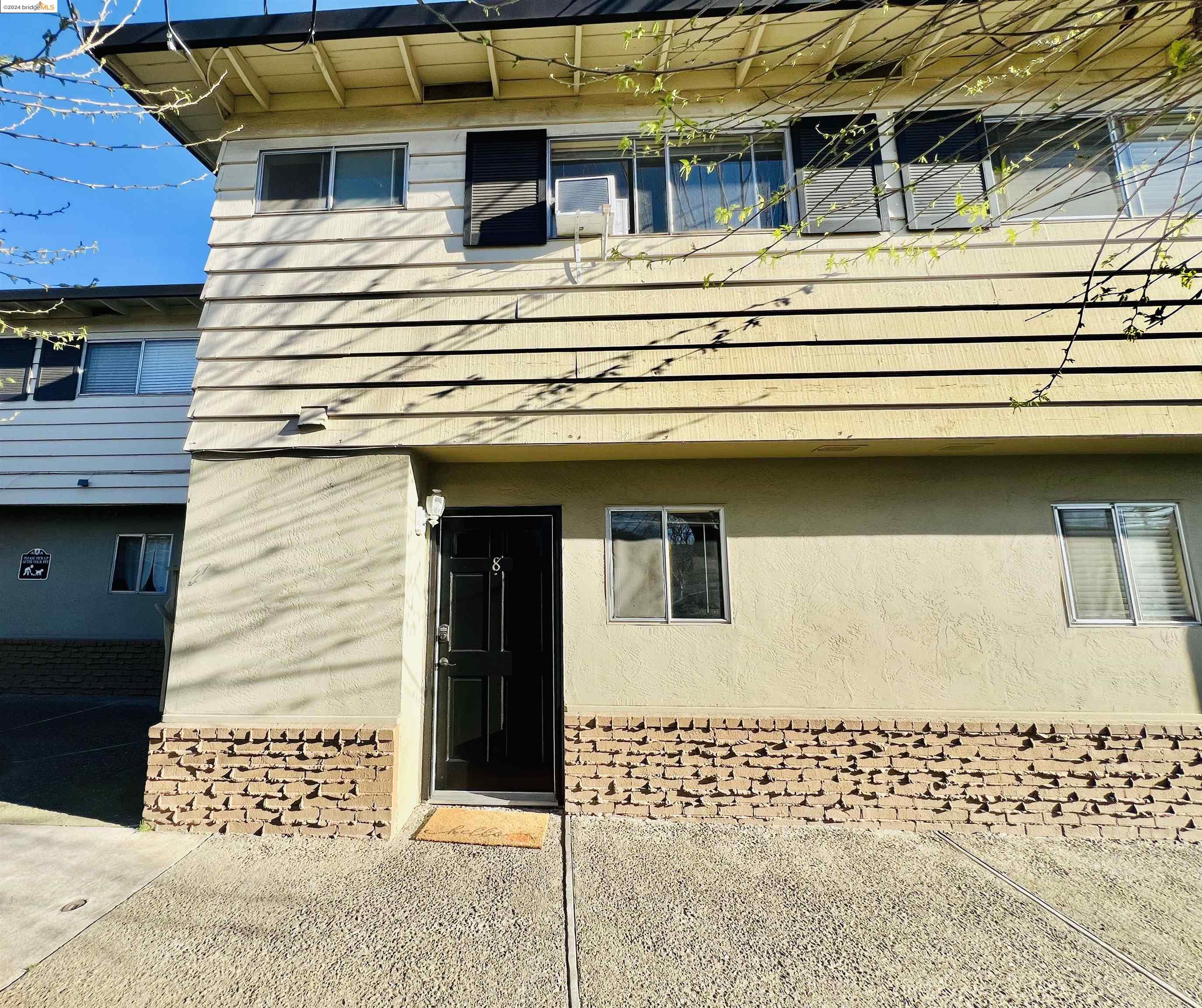 Photo of 1560 Adelaide St #8, Concord, CA 94520
