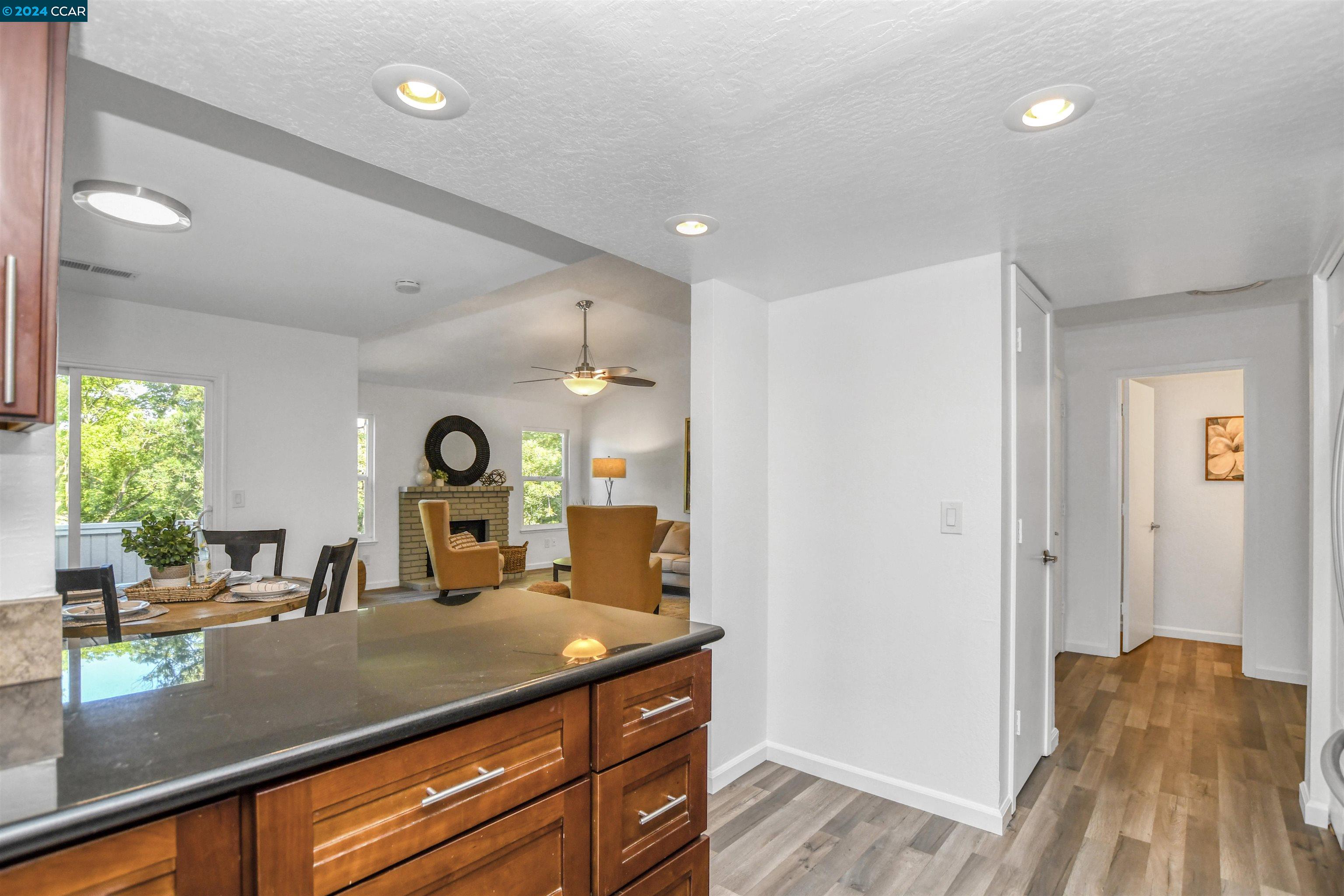 Detail Gallery Image 12 of 29 For 467 Camelback Rd, Pleasant Hill,  CA 94523 - 2 Beds | 2/1 Baths