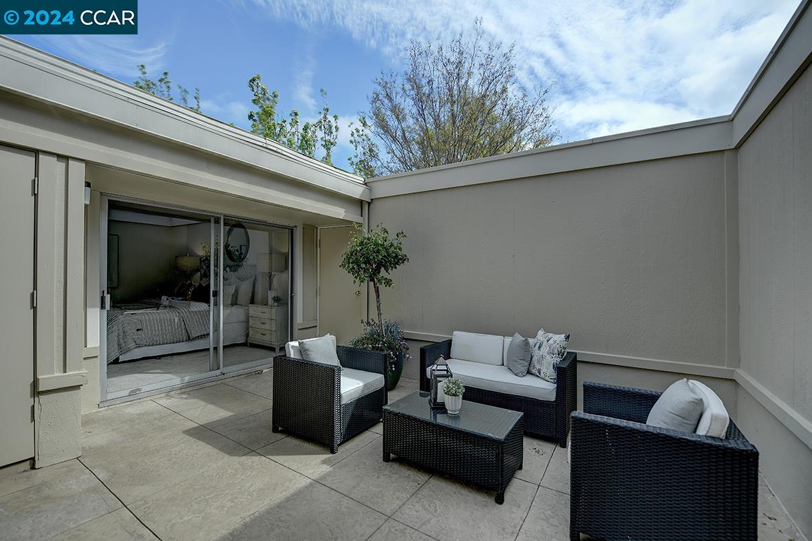 Detail Gallery Image 7 of 46 For 2300 Pine Knoll Dr #4,  Walnut Creek,  CA 94595 - 2 Beds | 1 Baths