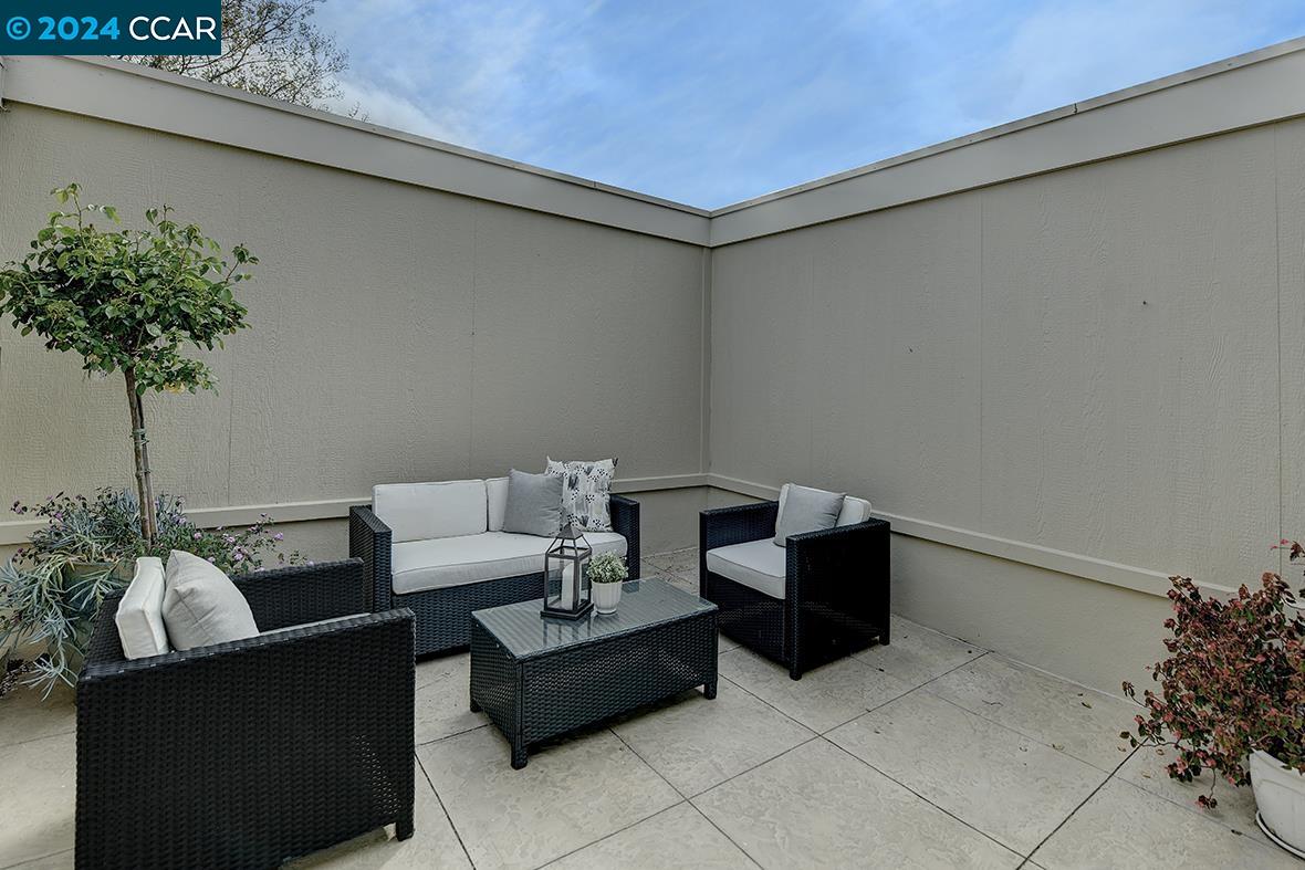 Detail Gallery Image 8 of 46 For 2300 Pine Knoll Dr #4,  Walnut Creek,  CA 94595 - 2 Beds | 1 Baths