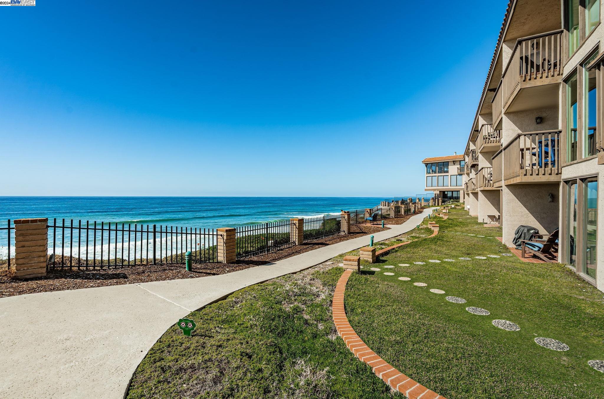 Detail Gallery Image 2 of 34 For 190 Del Mar Shores Ter #58,  Solana Beach,  CA 92075 - 1 Beds | 1 Baths