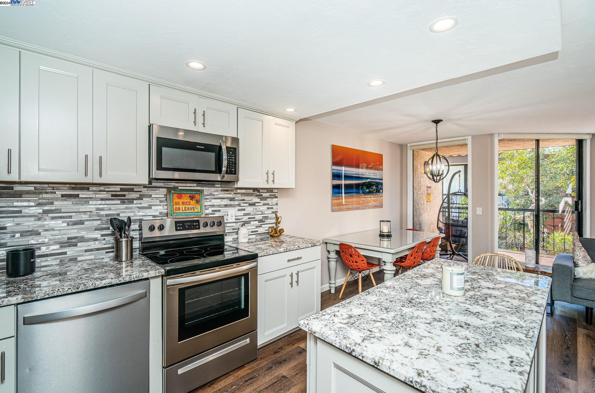 Detail Gallery Image 13 of 34 For 190 Del Mar Shores Ter #58,  Solana Beach,  CA 92075 - 1 Beds | 1 Baths