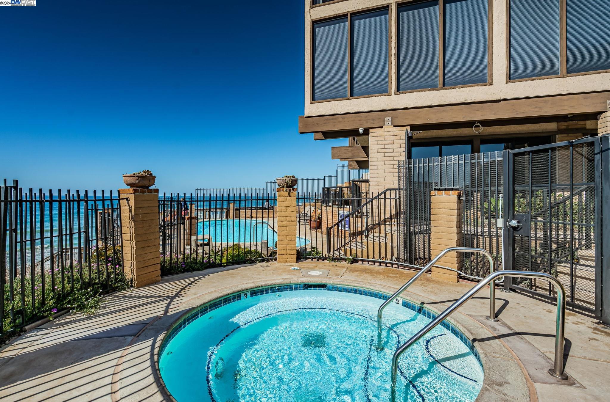 Detail Gallery Image 5 of 34 For 190 Del Mar Shores Ter #58,  Solana Beach,  CA 92075 - 1 Beds | 1 Baths