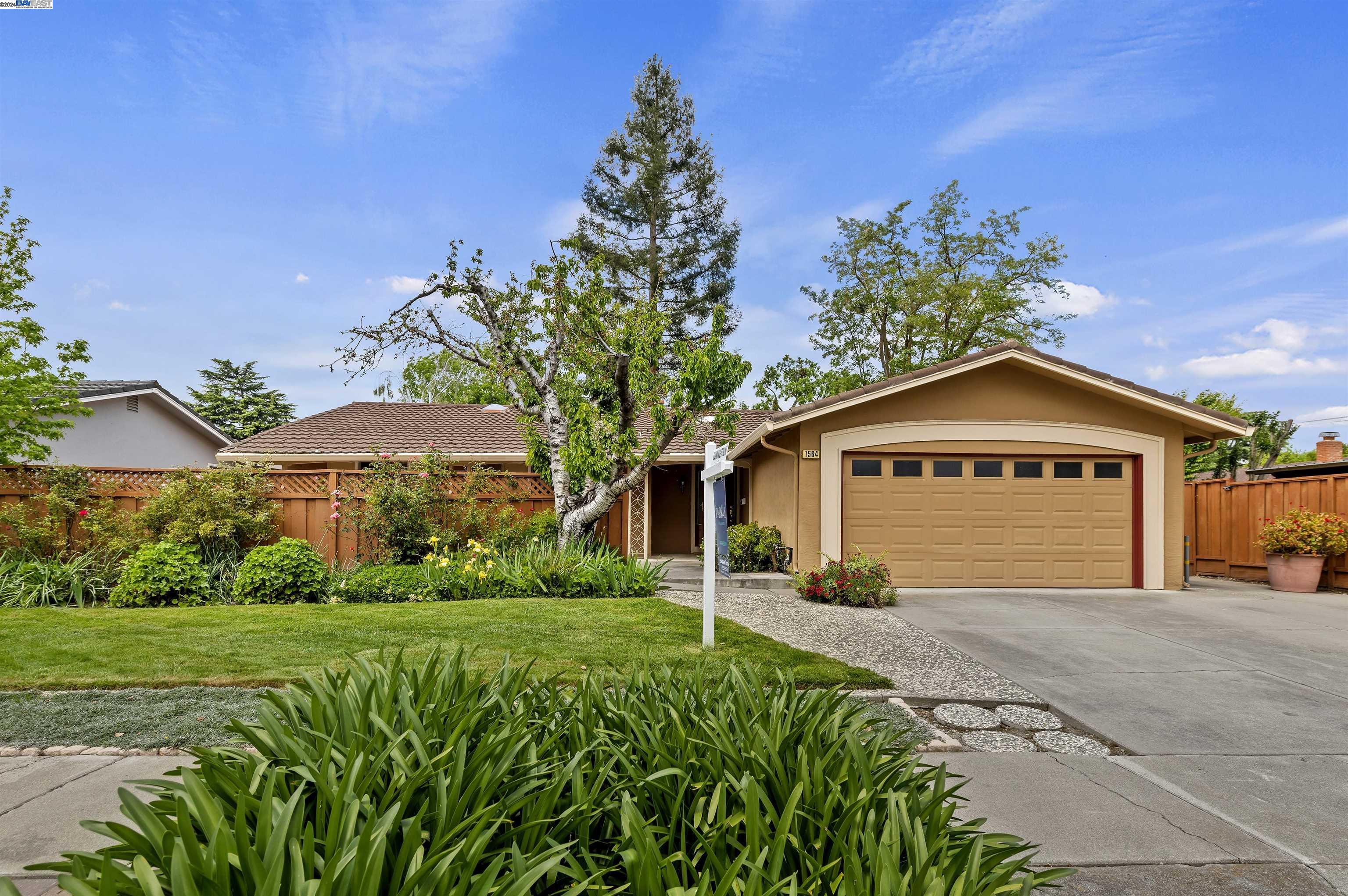 Detail Gallery Image 1 of 35 For 1564 Greenwood Rd, Pleasanton,  CA 94566 - 3 Beds | 2 Baths