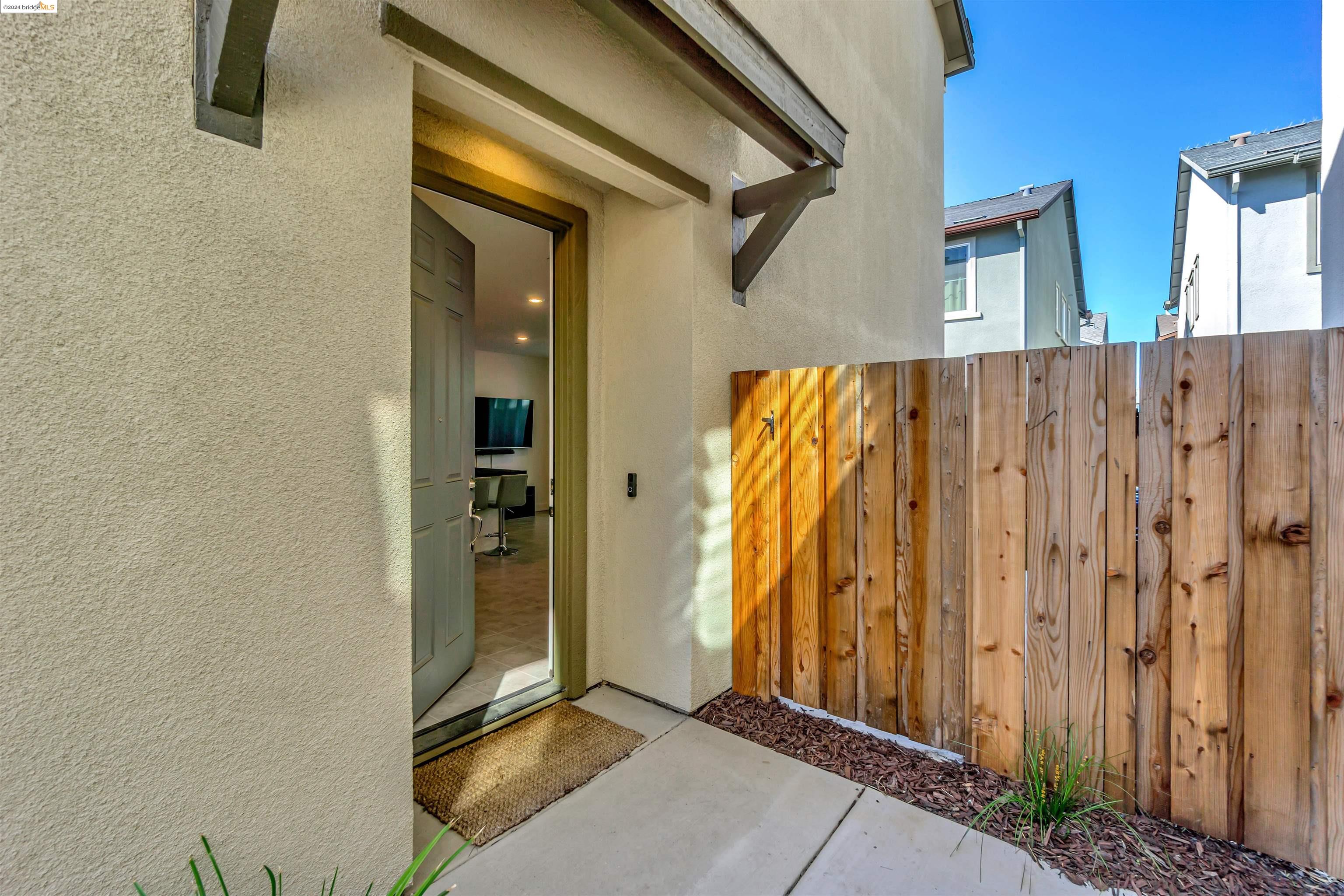 Detail Gallery Image 6 of 51 For 34 Fern Ln, Pittsburg,  CA 94565 - 3 Beds | 2/1 Baths