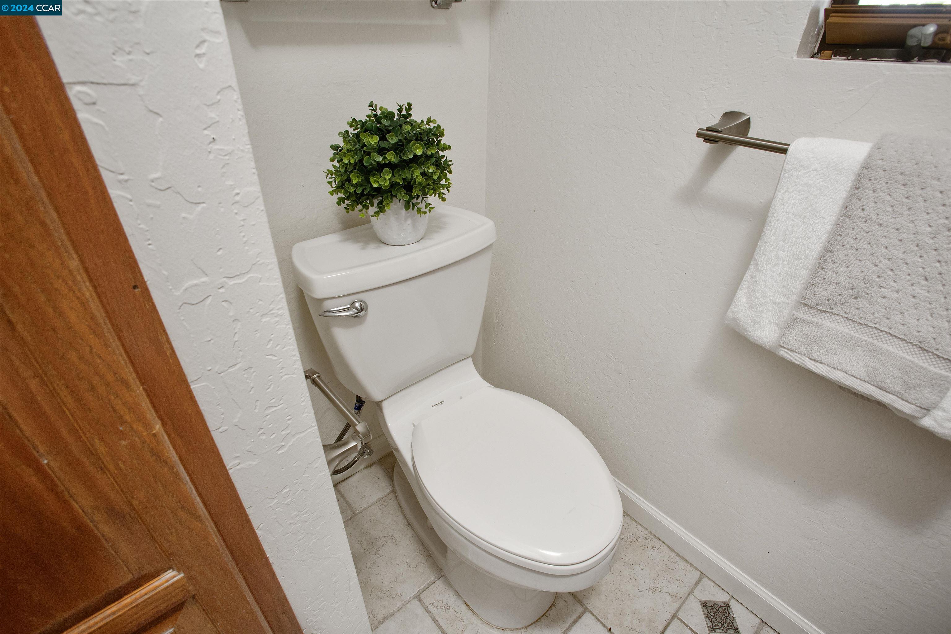 Detail Gallery Image 10 of 34 For 107 Woodsworth Ln, Pleasant Hill,  CA 94523 - 2 Beds | 2 Baths