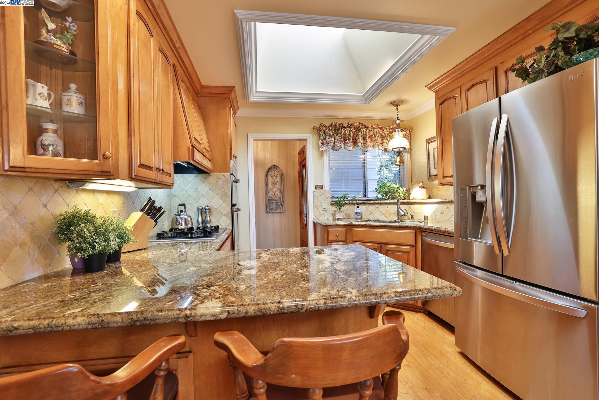 Detail Gallery Image 9 of 33 For 7576 Newcastle Dr, Cupertino,  CA 95014 - 3 Beds | 2 Baths