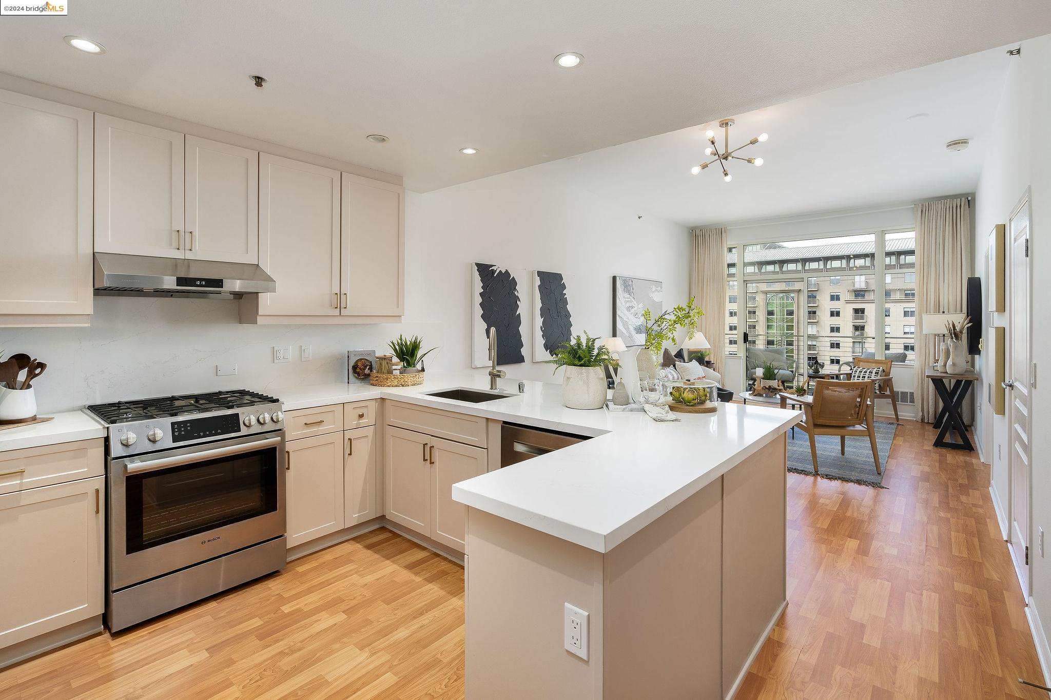 Detail Gallery Image 6 of 33 For 5855 Horton St #805,  Emeryville,  CA 94608 - 1 Beds | 1 Baths